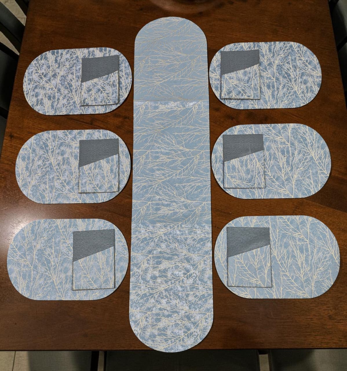 Shanghai Velvet Dining Mat 7pc Set ( 1 Runner, 6 Mats With Same Cutlery Holders)