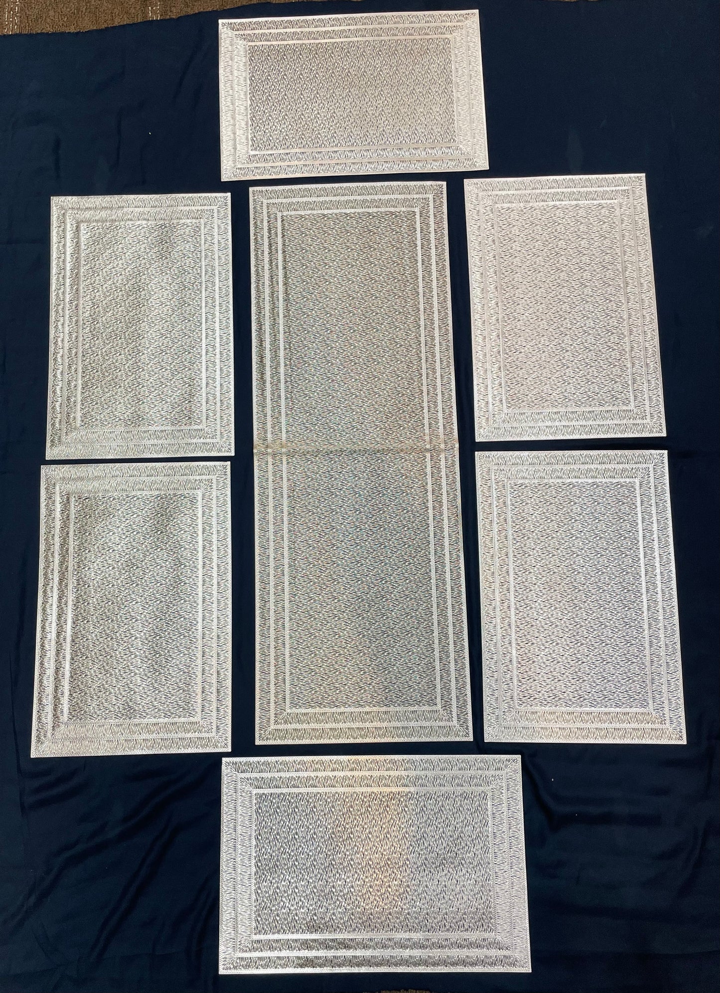 Golden Plastic 7 PC SET ( 1 Runner & 6 Mats )
