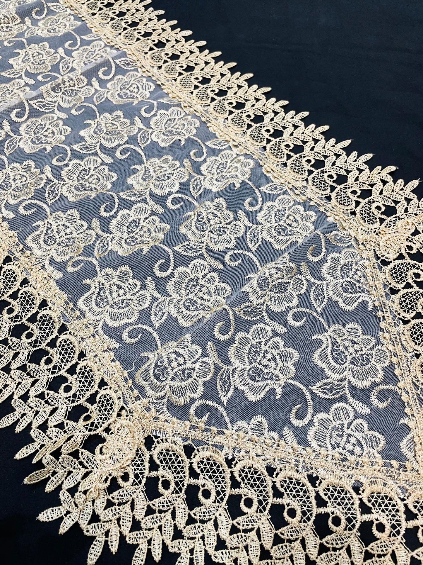 Shatal New Organza Table Runner