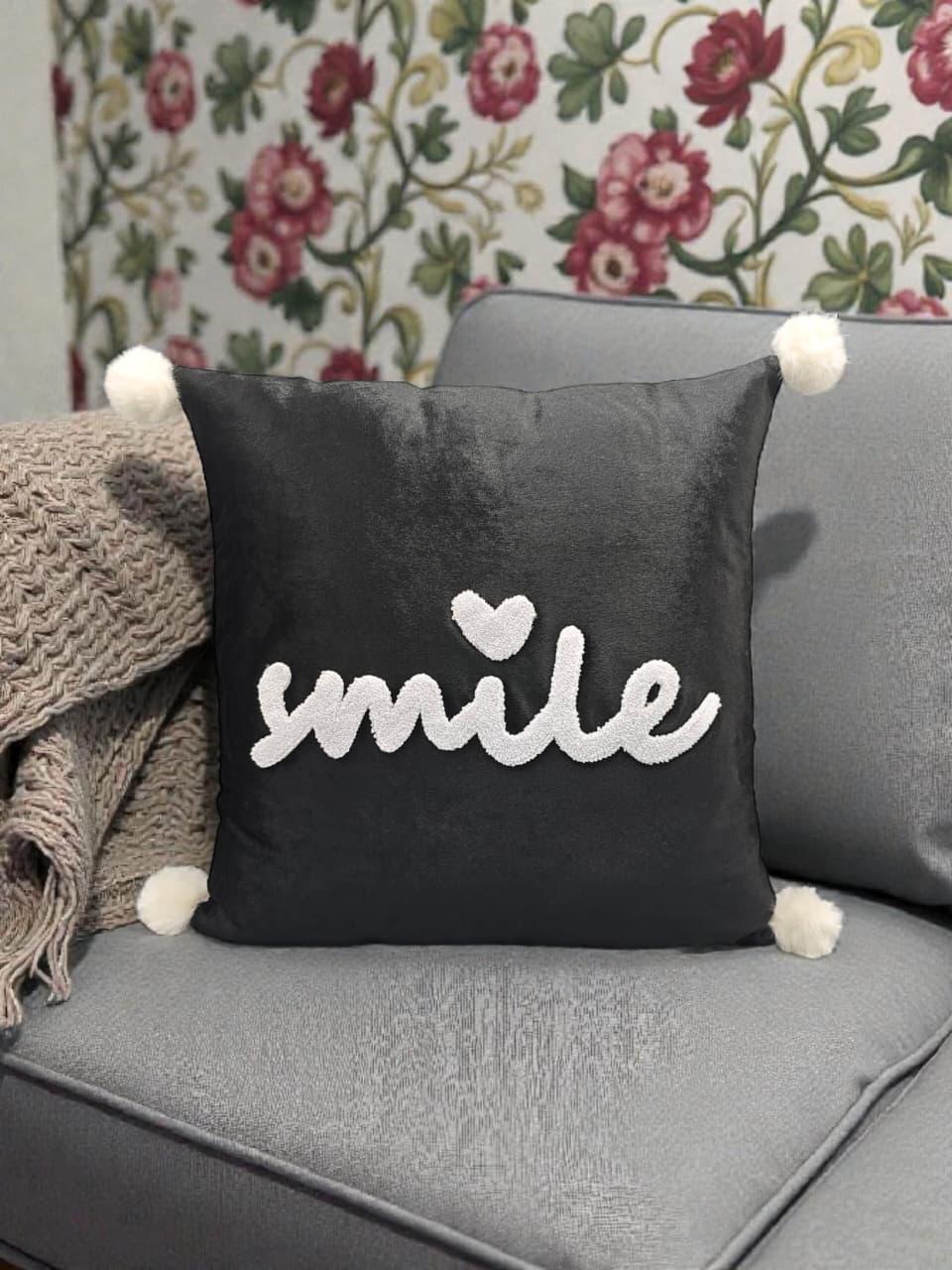 Smile Tussel Cushion