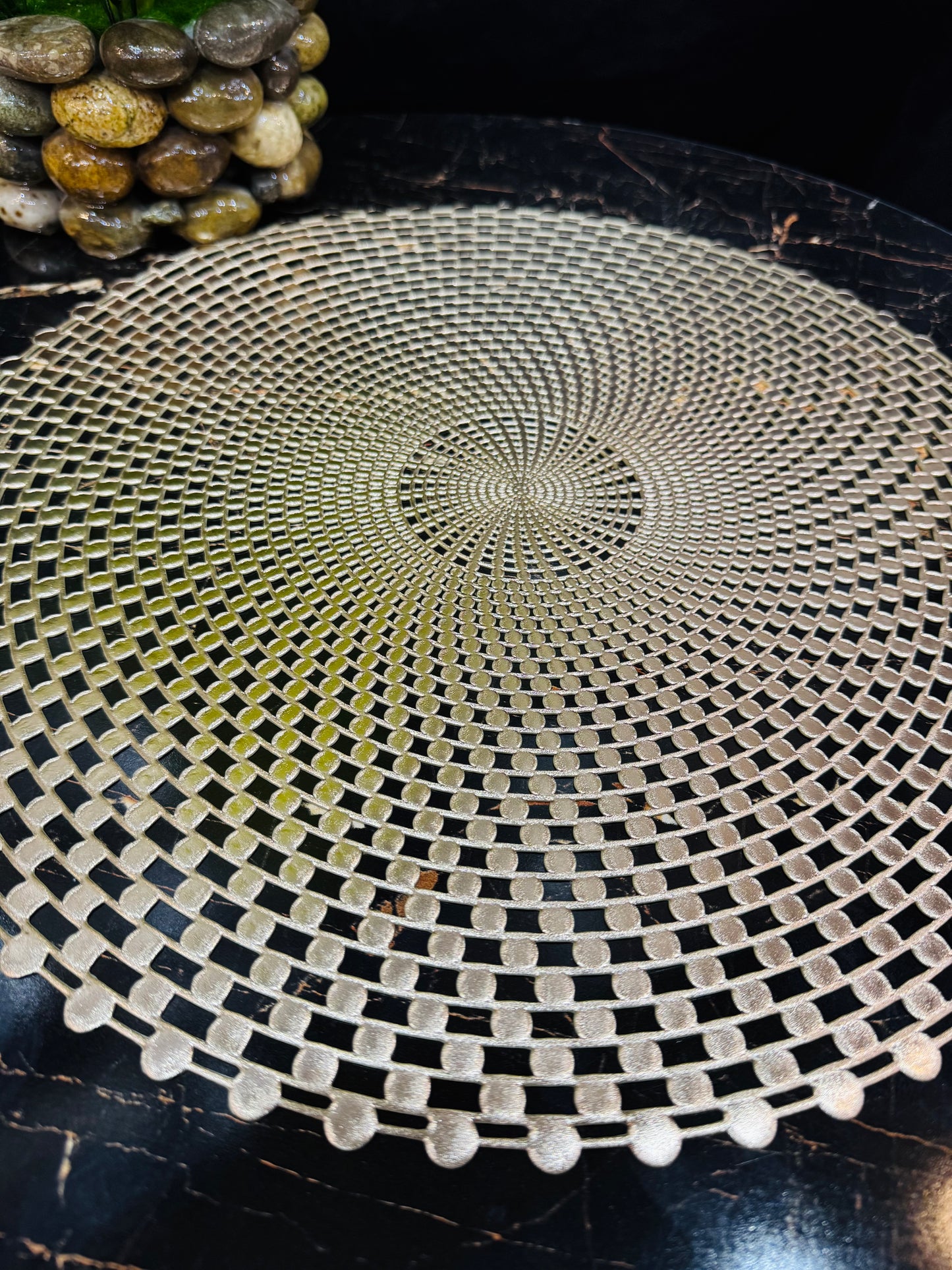 6pcs Plastic Table Mats ( Golden )
