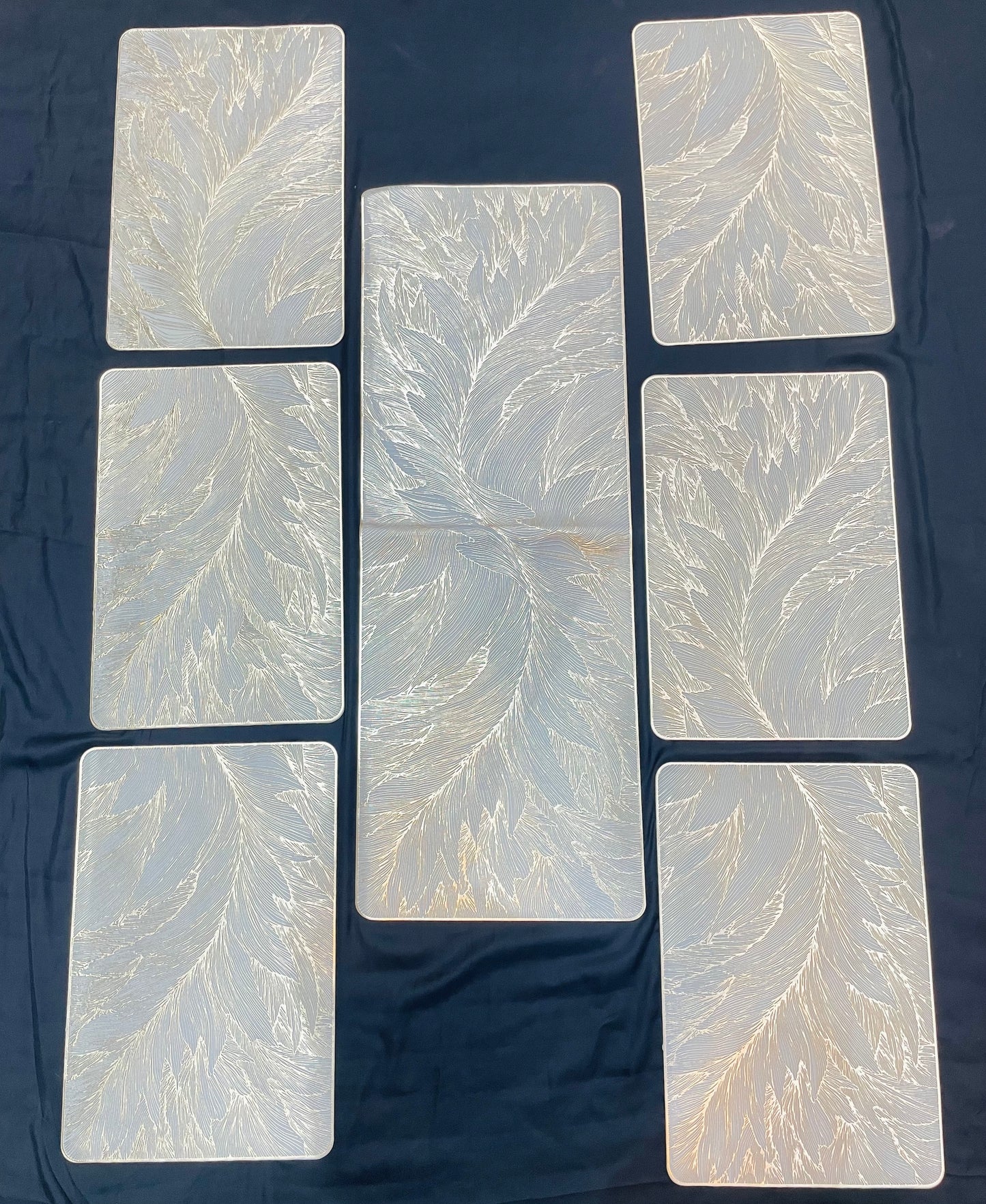 White Golden Plastic 7 PC SET ( 1 Runner & 6 Mats )