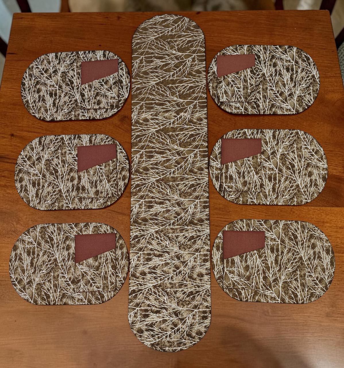 Shanghai Velvet Dining Mat 7pc Set ( 1 Runner, 6 Mats With Same Cutlery Holders)