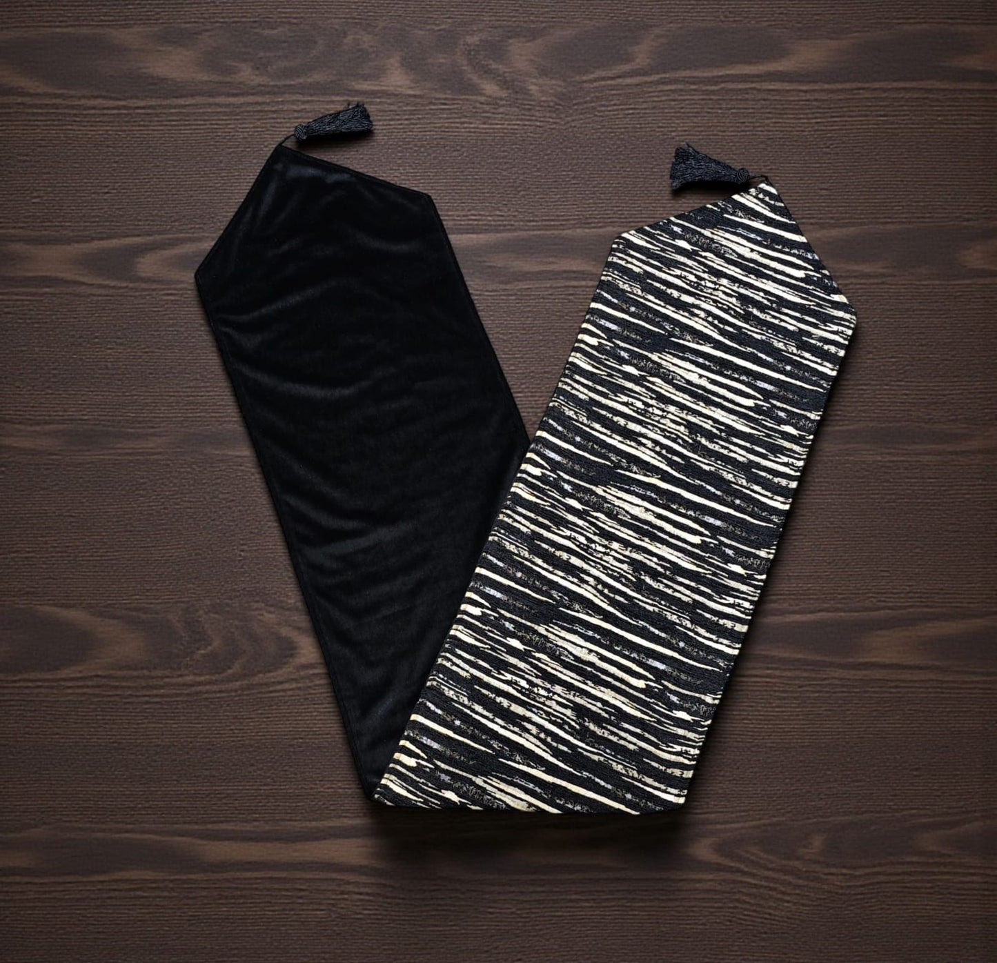 Line Jacquard Table Runner