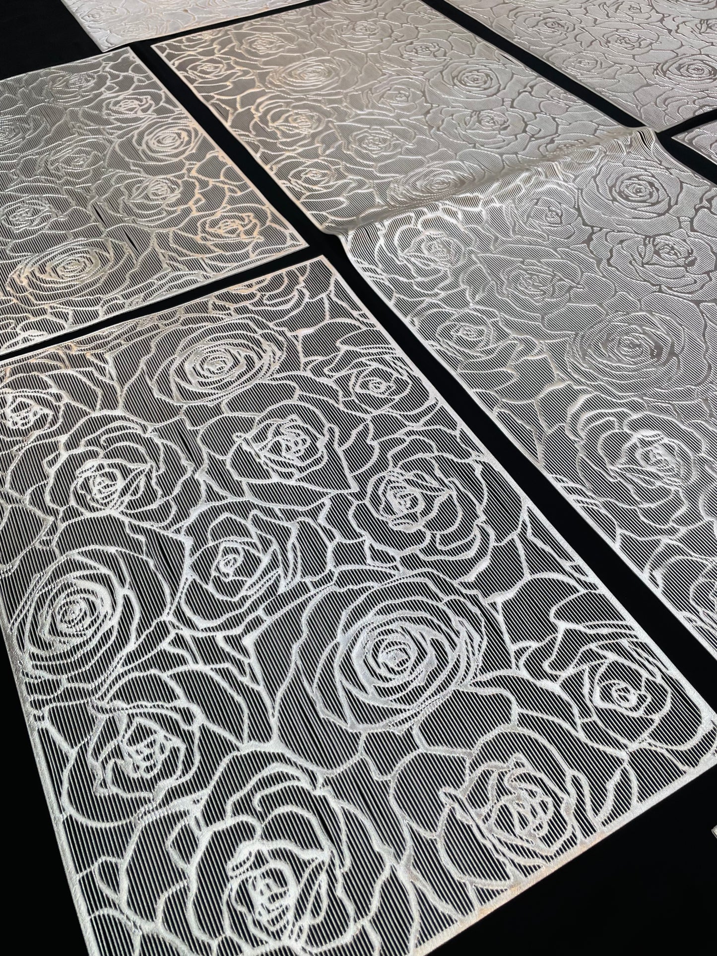 Silver Plastic 7 PC SET ( 1 Runner & 6 Mats )