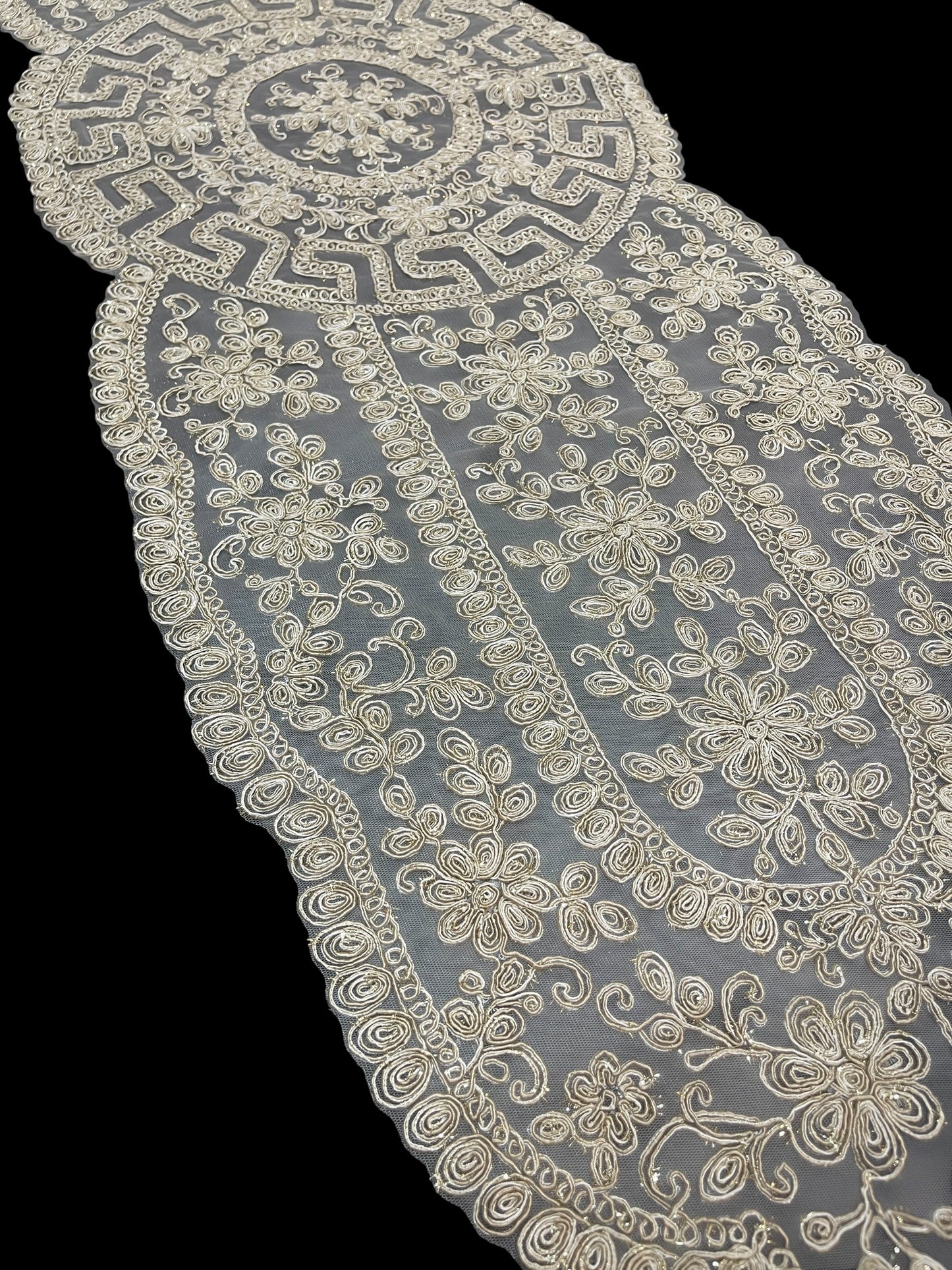 Net Fancy Table Runner (Golden)