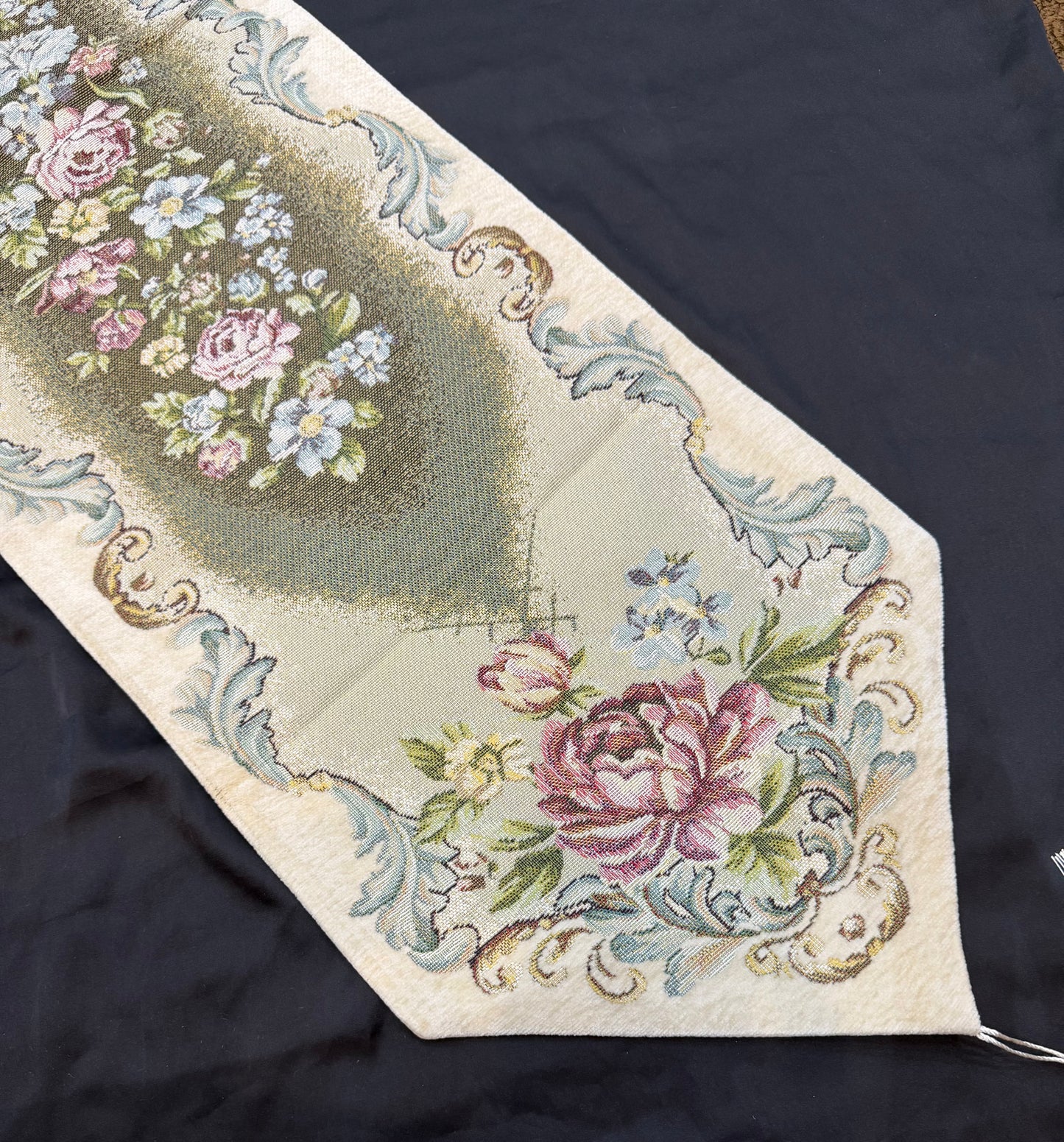 Shanghai New Flower Dining Table Runner