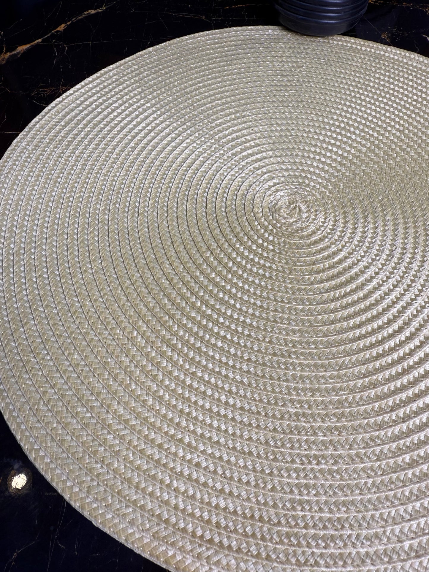 Round Plain Plastic Table Mats 6pc Set
