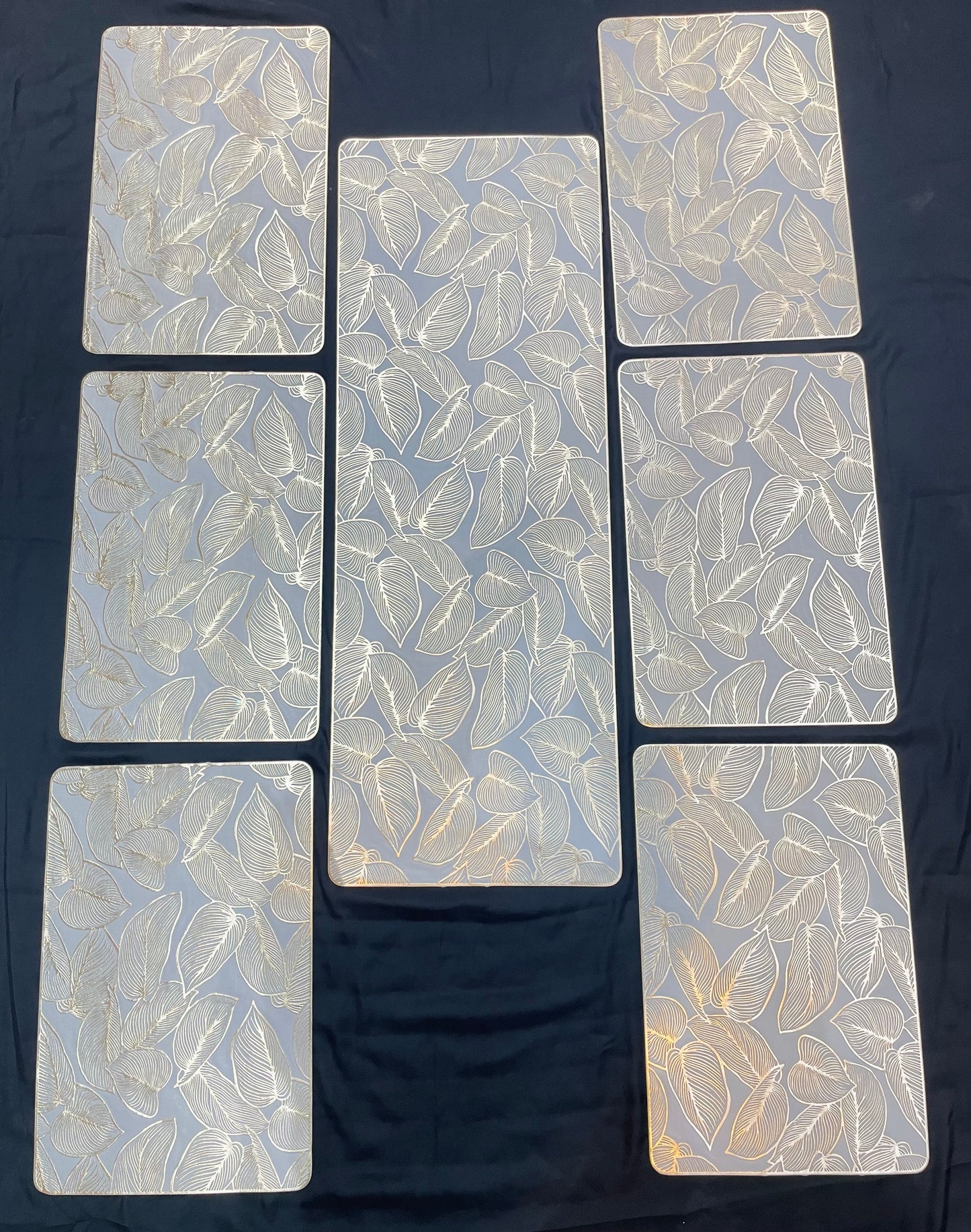 White Golden Plastic 7 PC SET ( 1 Runner & 6 Mats )