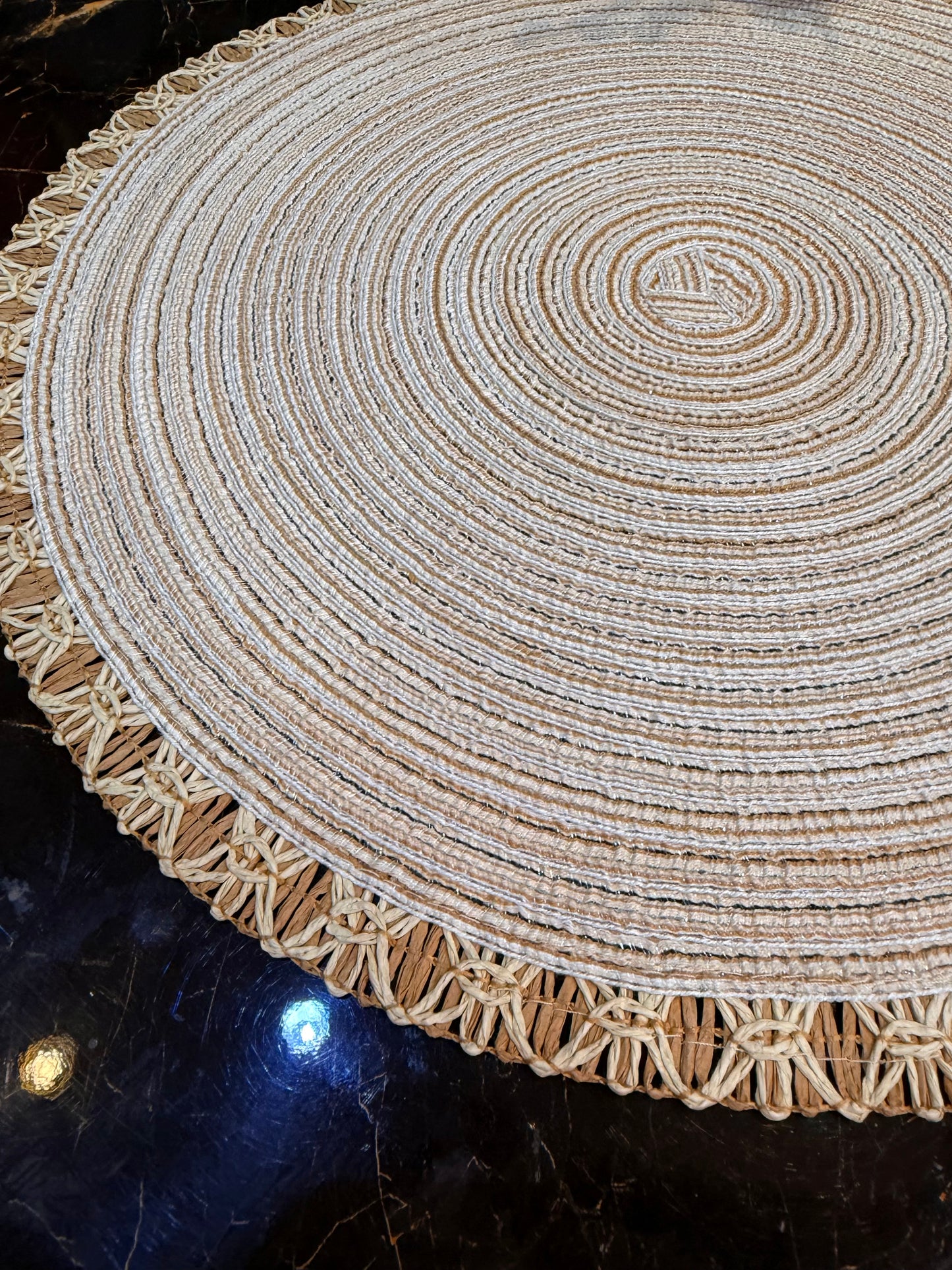 Round Border Fine Plastic Table Mats 6pc Set