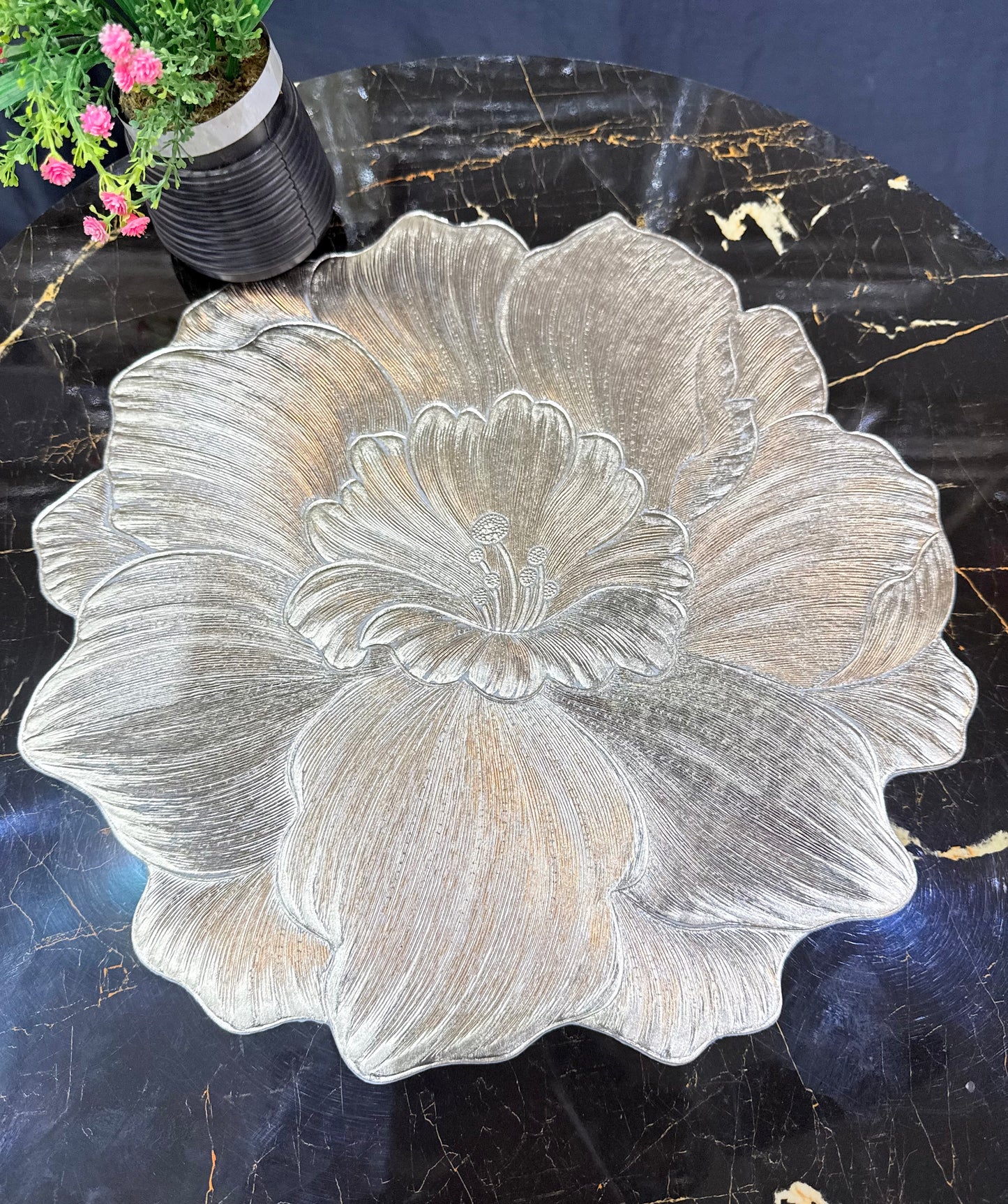 6pcs White & Golden Plastic Table Mats