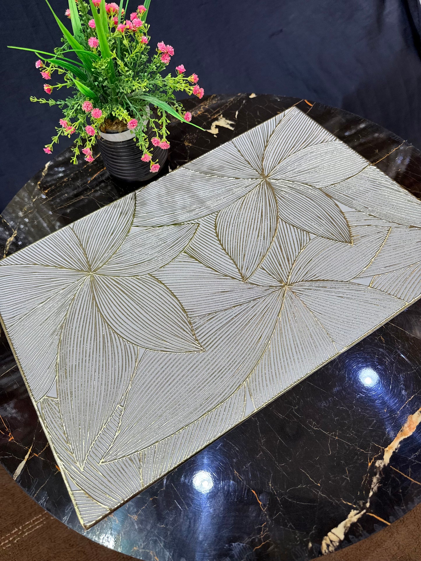 6pcs White & Golden Plastic Table Mats