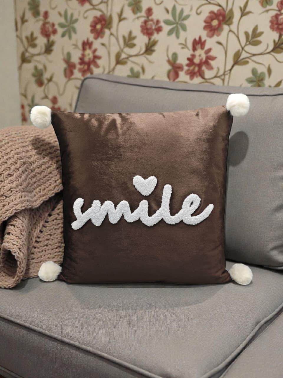 Smile Tussel Cushion