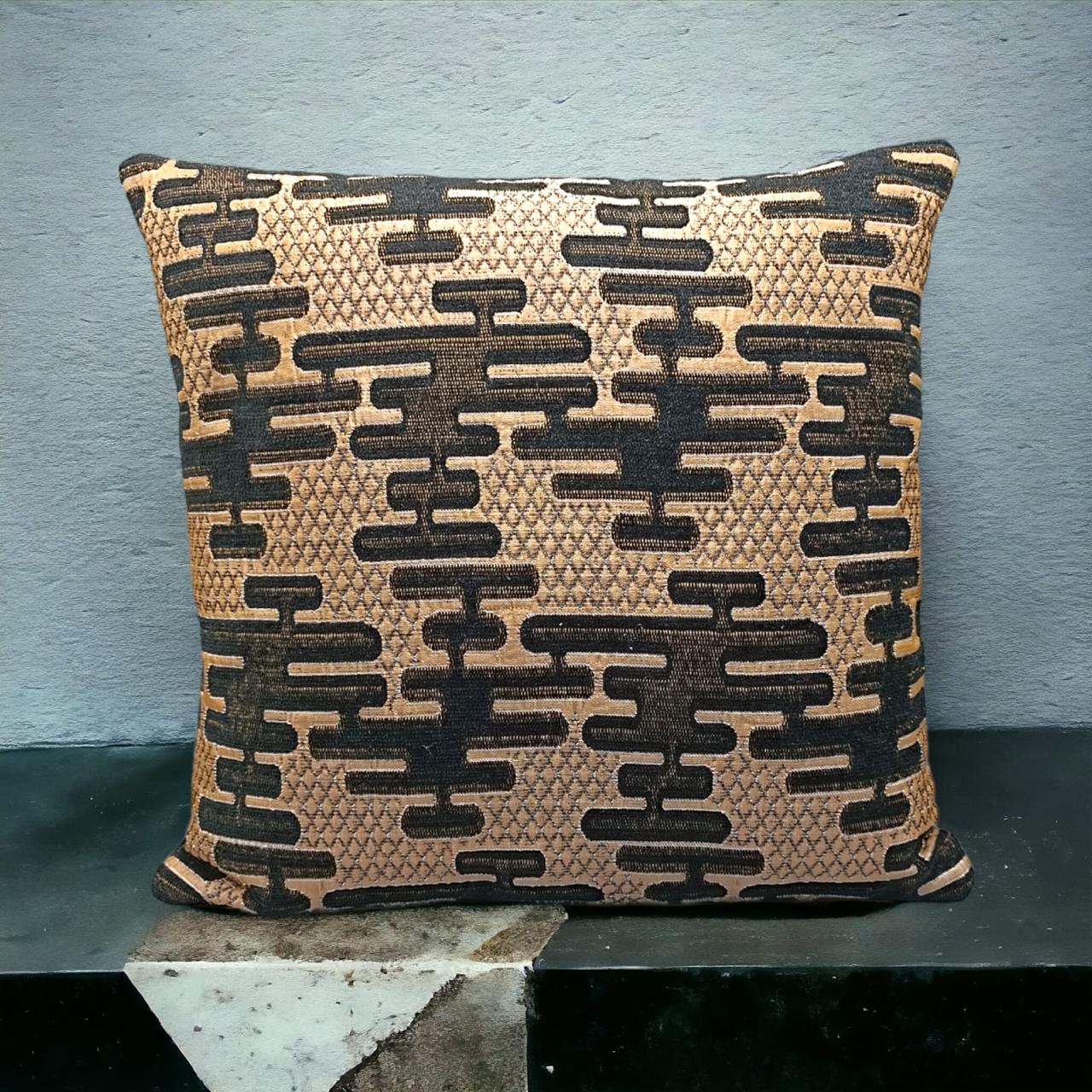 Jacqaurd Capsule Cushion
