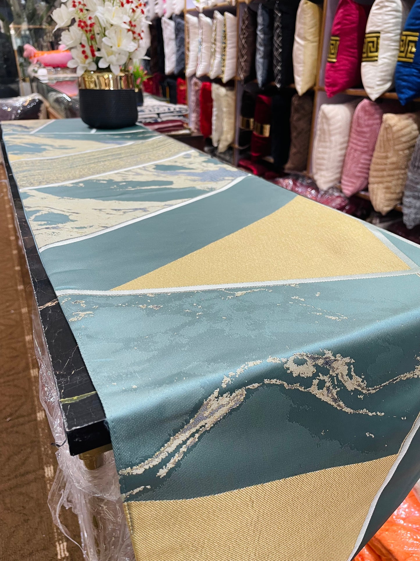 Velvet Jacquard Dining Table Runner