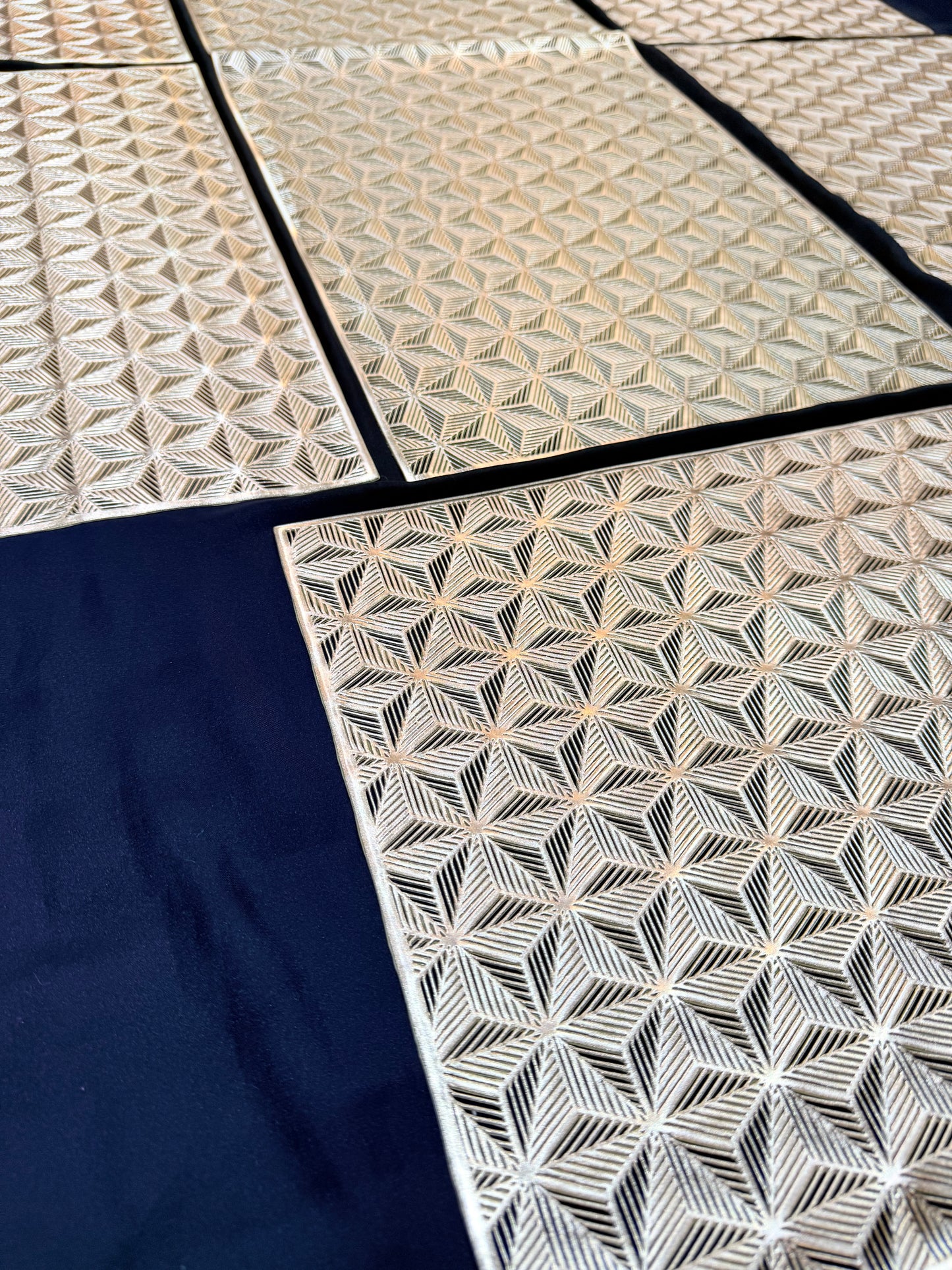 Golden Plastic 7 PC SET ( 1 Runner & 6 Mats )