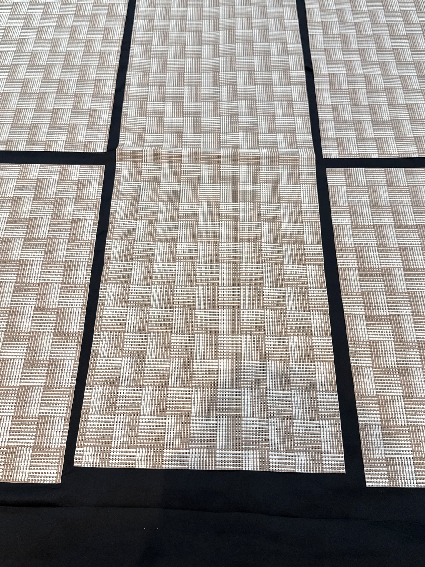 Chatai Plastic 7 PC SET ( 1 Runner & 6 Mats )