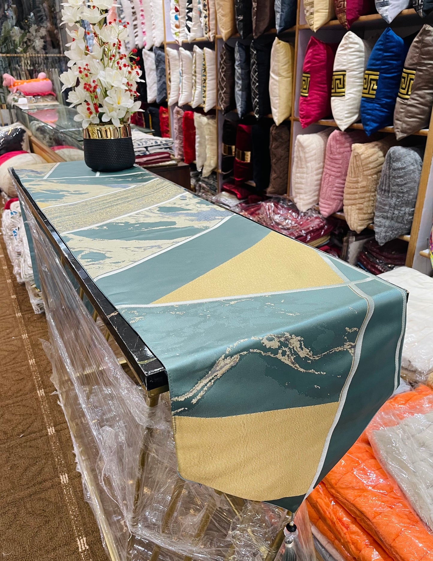 Velvet Jacquard Dining Table Runner