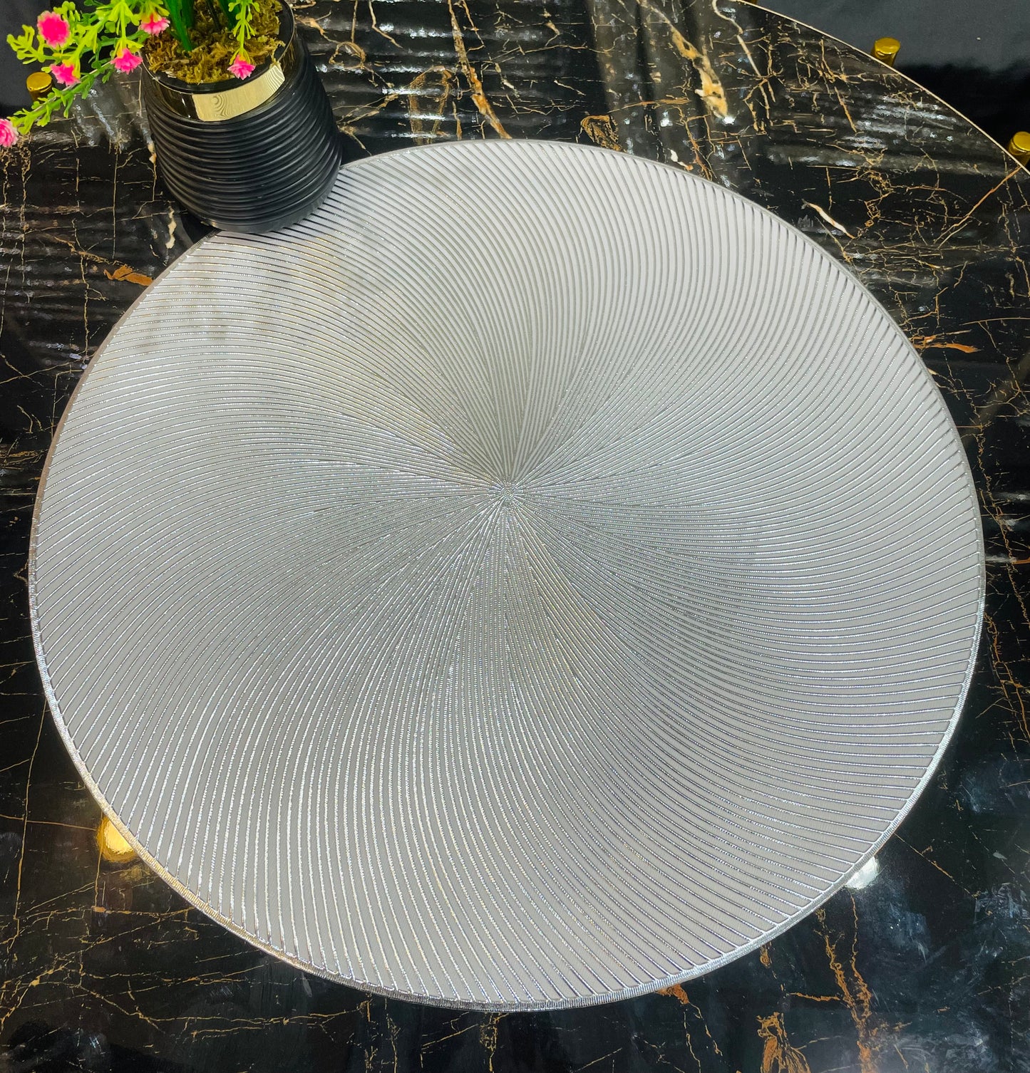 6pcs White & Golden Plastic Table Mats