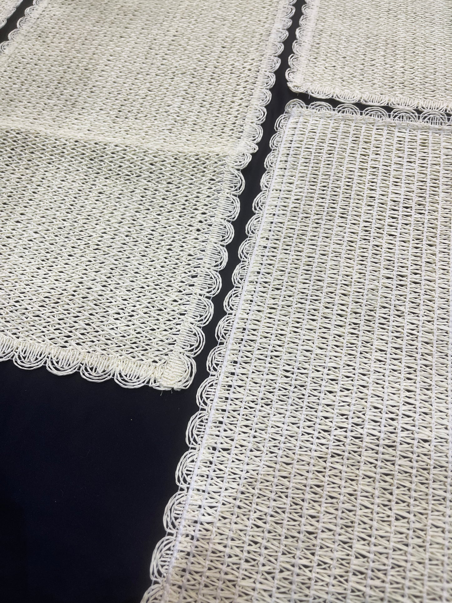 Fine Quality Plain Plastic 7 PC SET ( 1 Runner & 6 Mats )