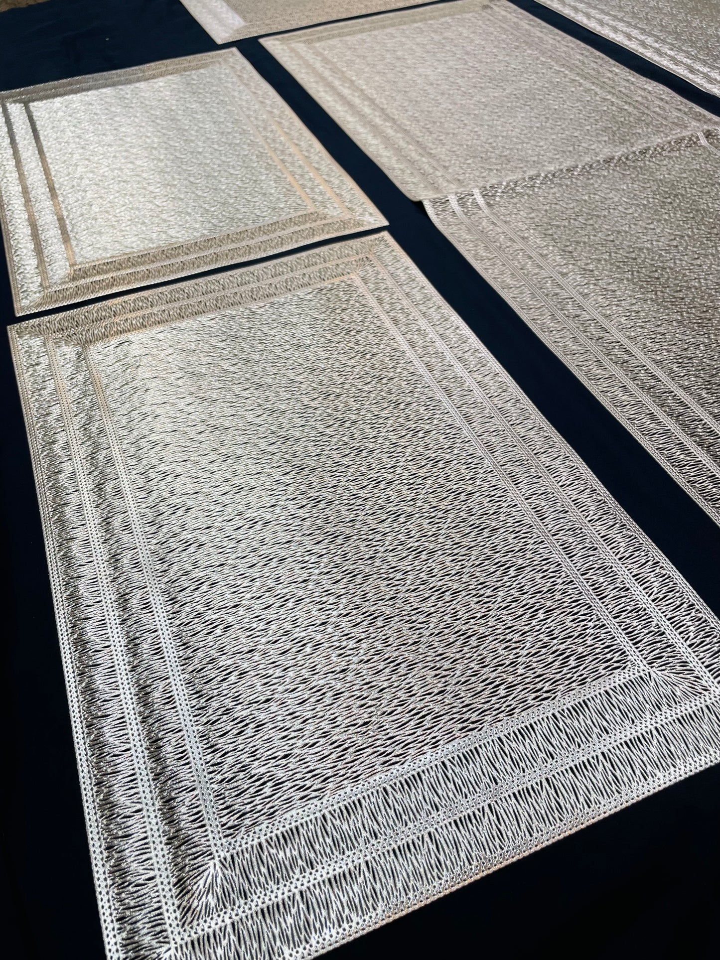 Golden Plastic 7 PC SET ( 1 Runner & 6 Mats )