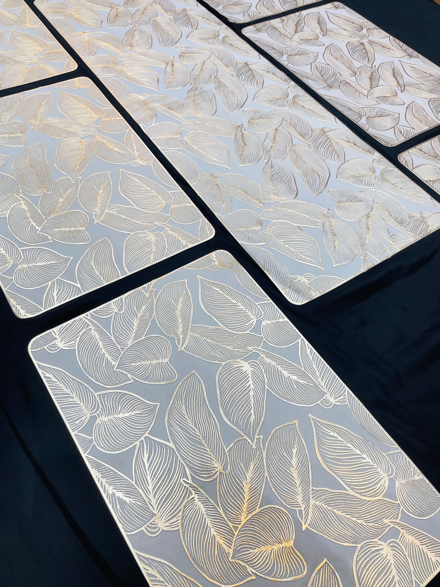 White Golden Plastic 7 PC SET ( 1 Runner & 6 Mats )