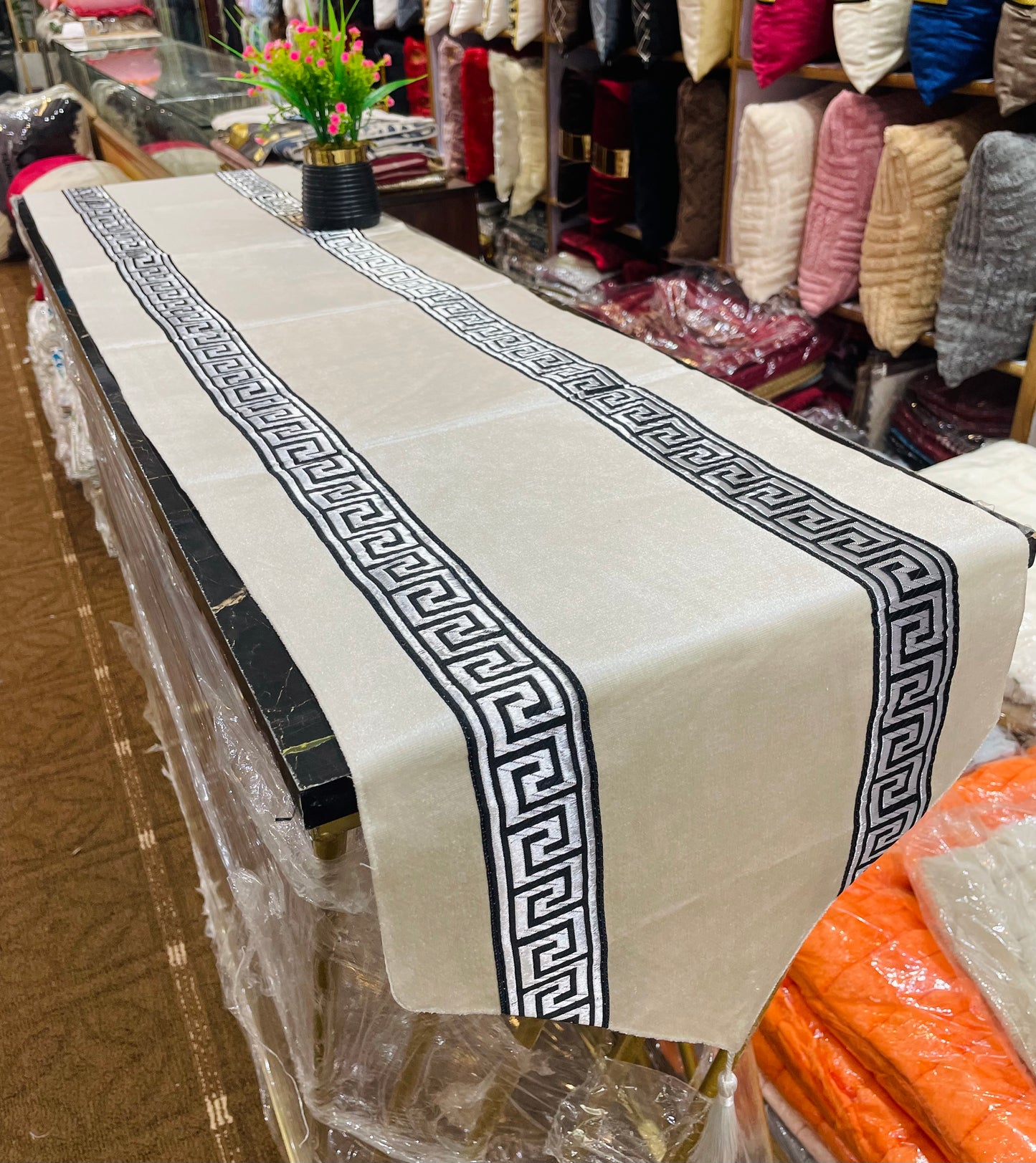 Velvet Jacquard Dining Table Runner