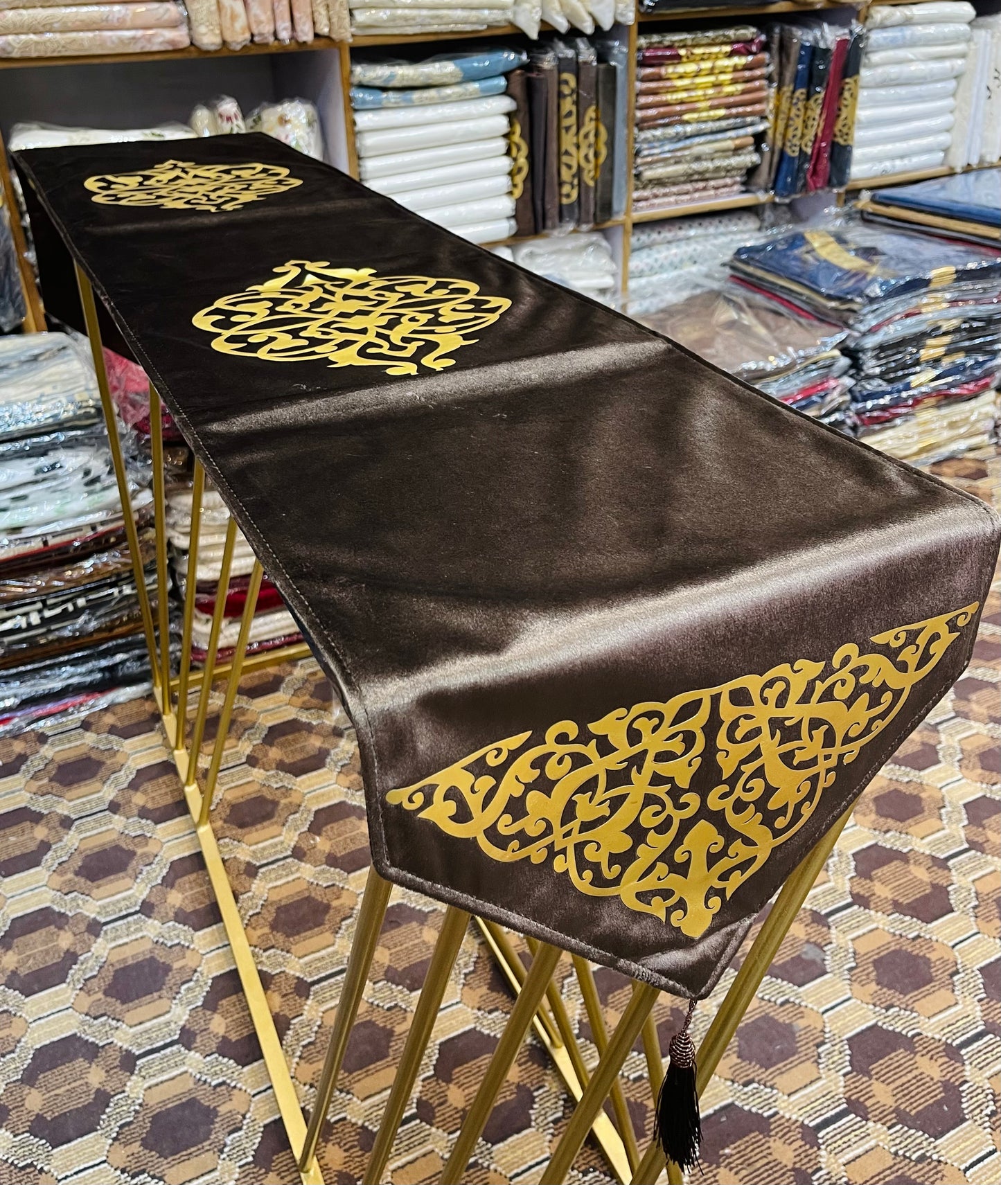 Velvet Motive Table Runner ( Brown )