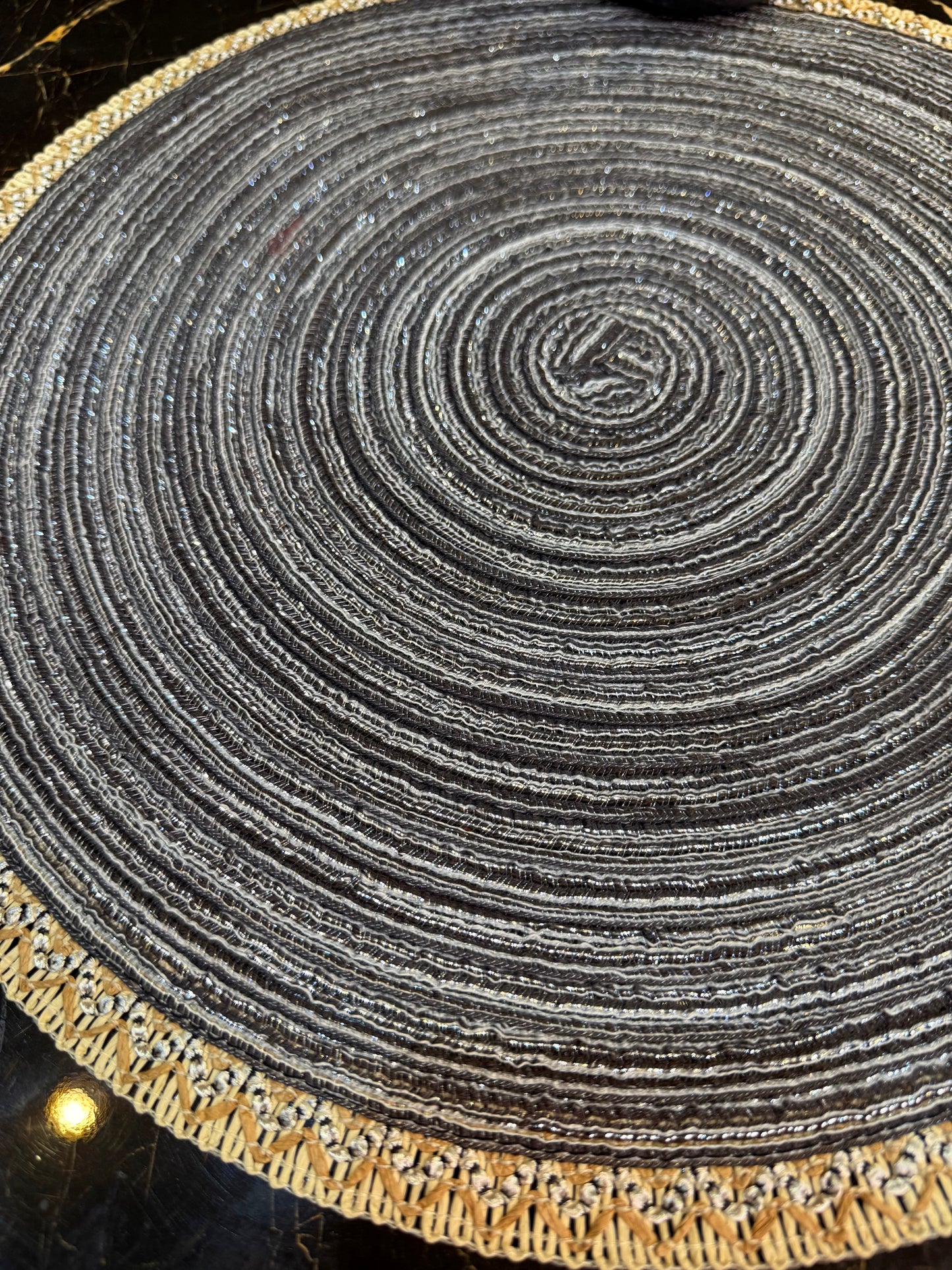 Round Border Fine Plastic Table Mats 6pc Set