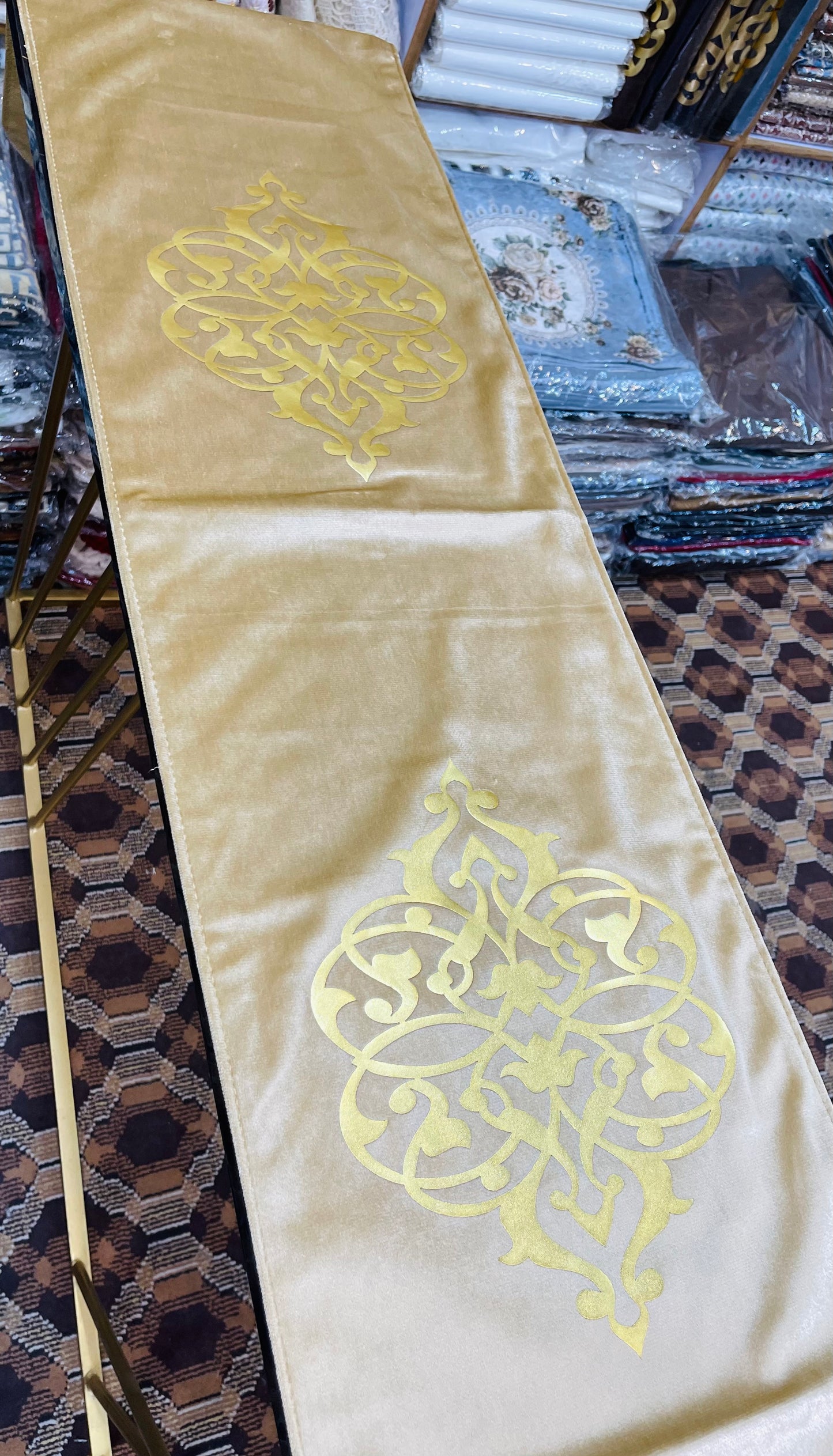 Velvet Motive Table Runner ( Skin )