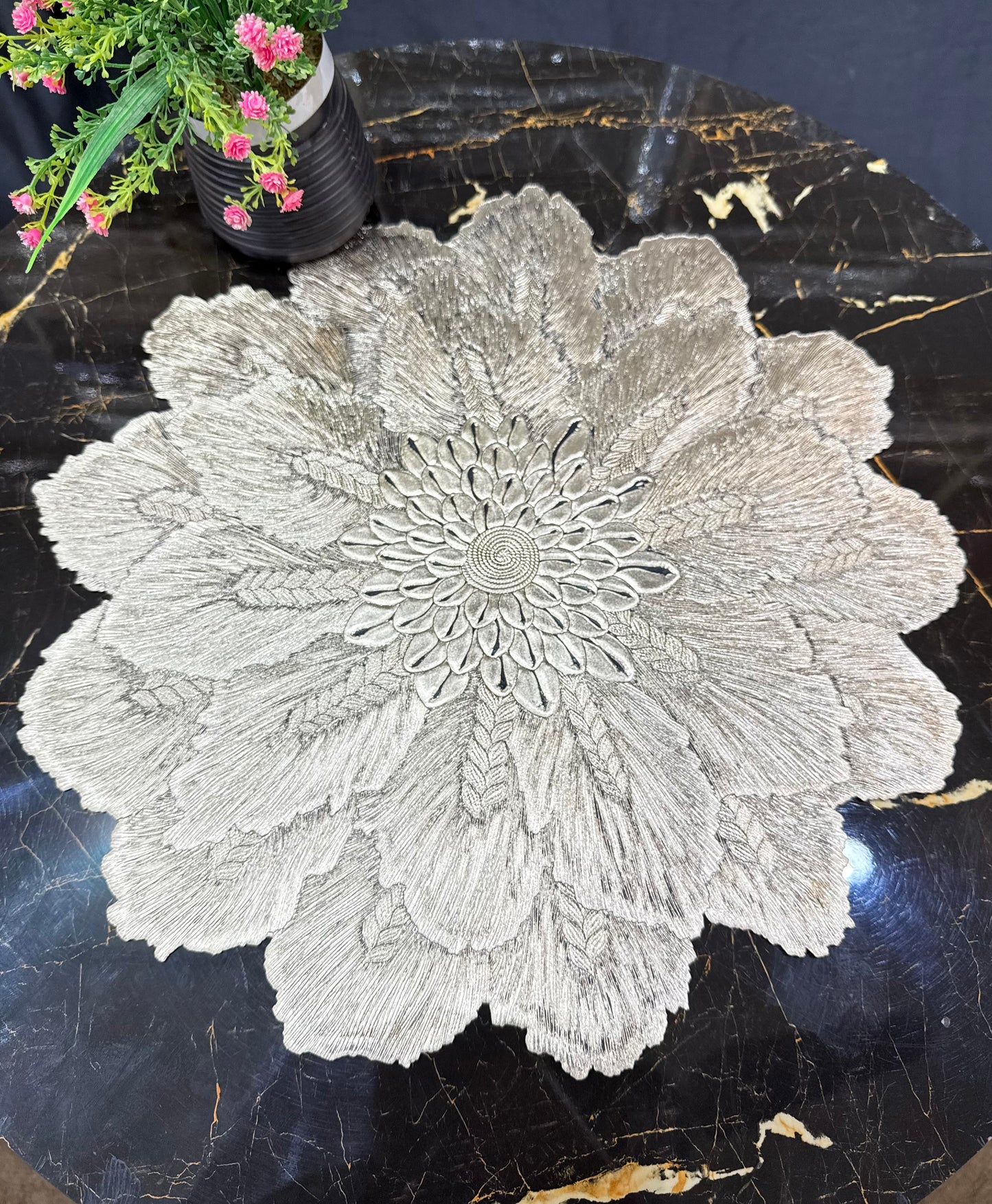 6pcs White & Golden Plastic Table Mats