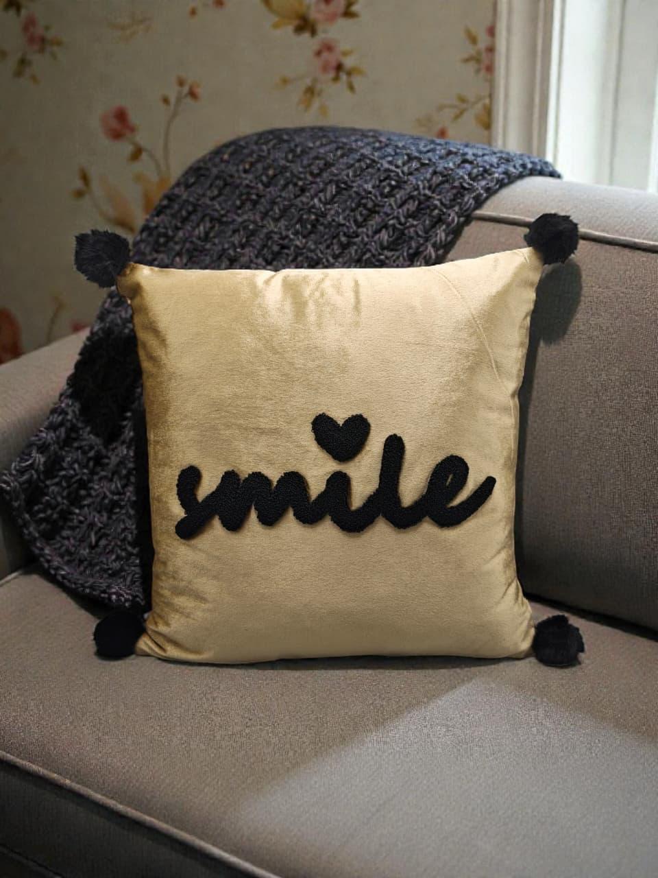 Smile Tussel Cushion