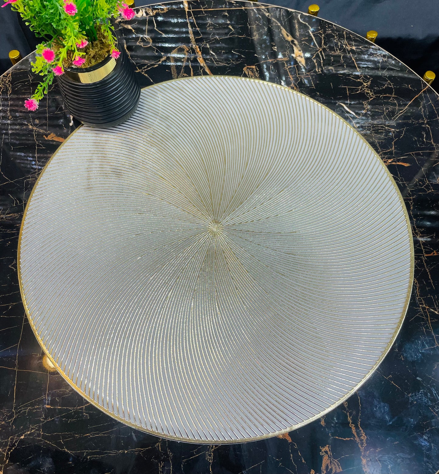 6pcs White & Golden Plastic Table Mats