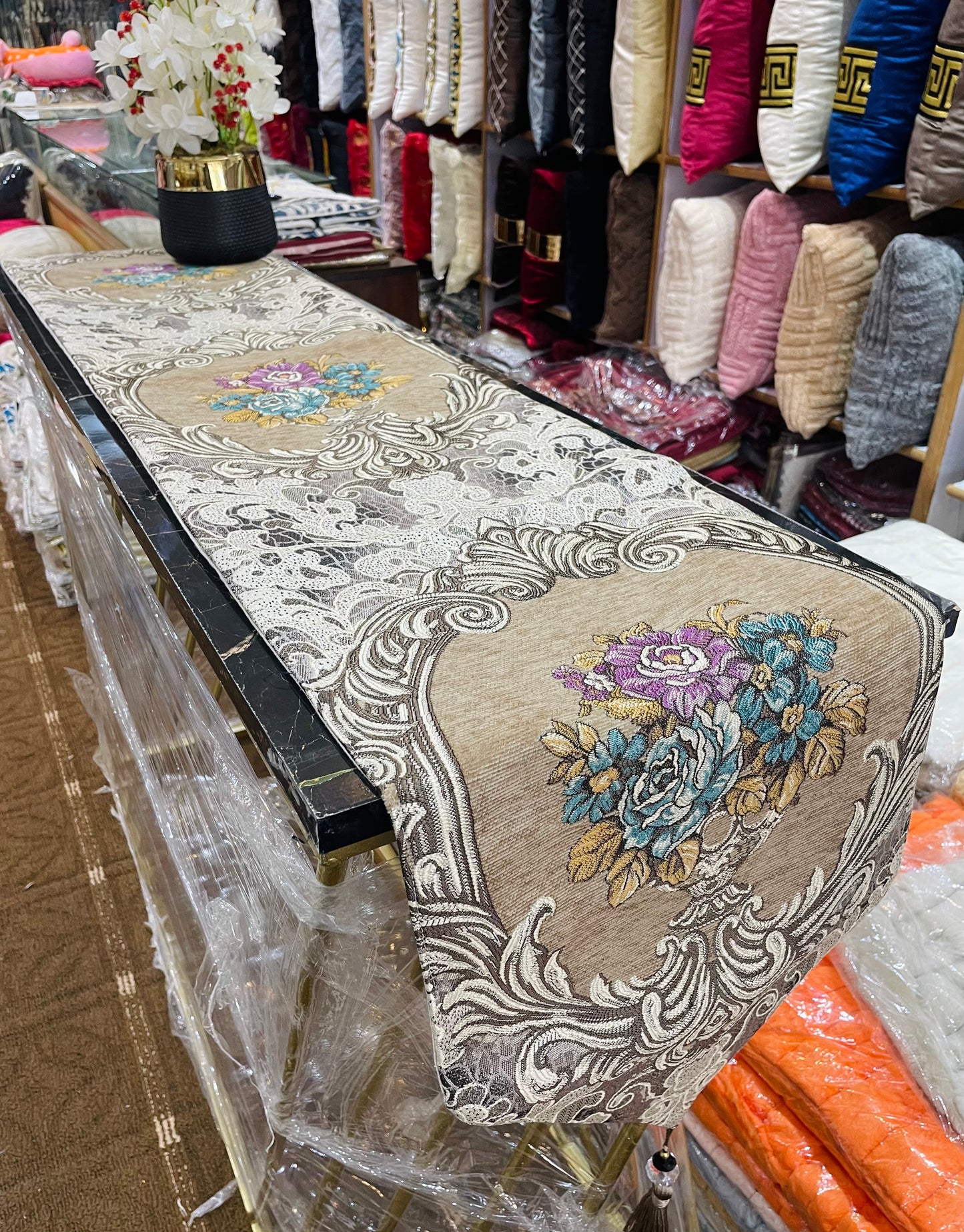 Velvet Jacquard Dining Table Runner
