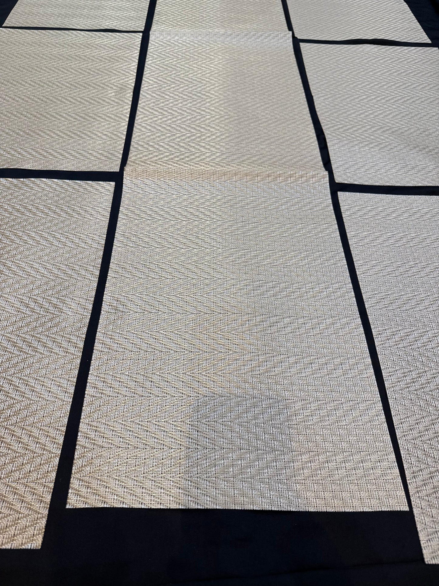 Chatai Plastic 7 PC SET ( 1 Runner & 6 Mats )
