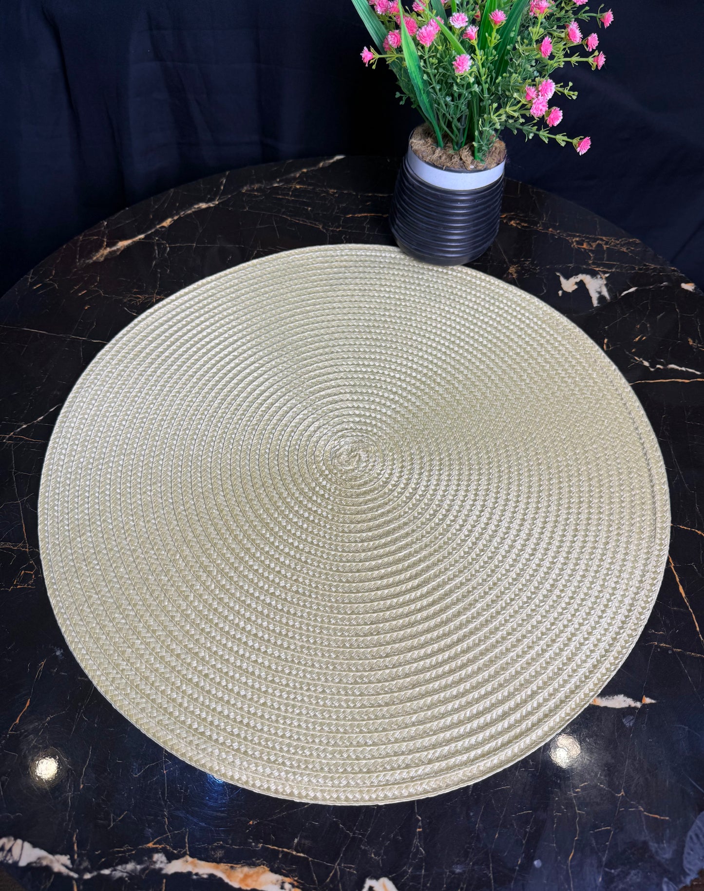 Round Plain Plastic Table Mats 6pc Set