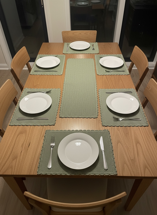 Fine Quality Plain Plastic 7 PC SET ( 1 Runner & 6 Mats )