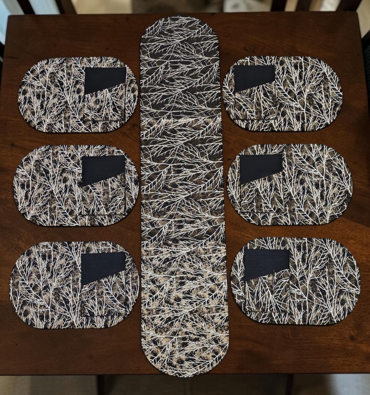 Shanghai Velvet Dining Mat 7pc Set ( 1 Runner, 6 Mats With Same Cutlery Holders)