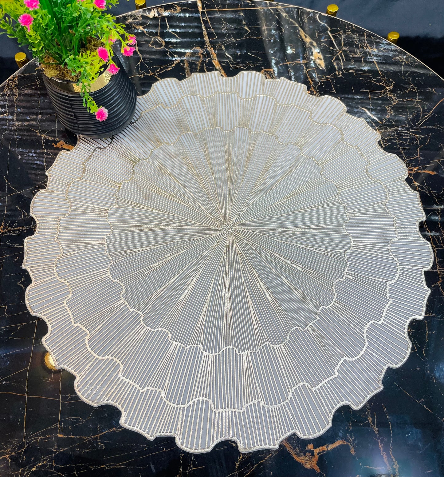 6pcs White & Golden Plastic Table Mats