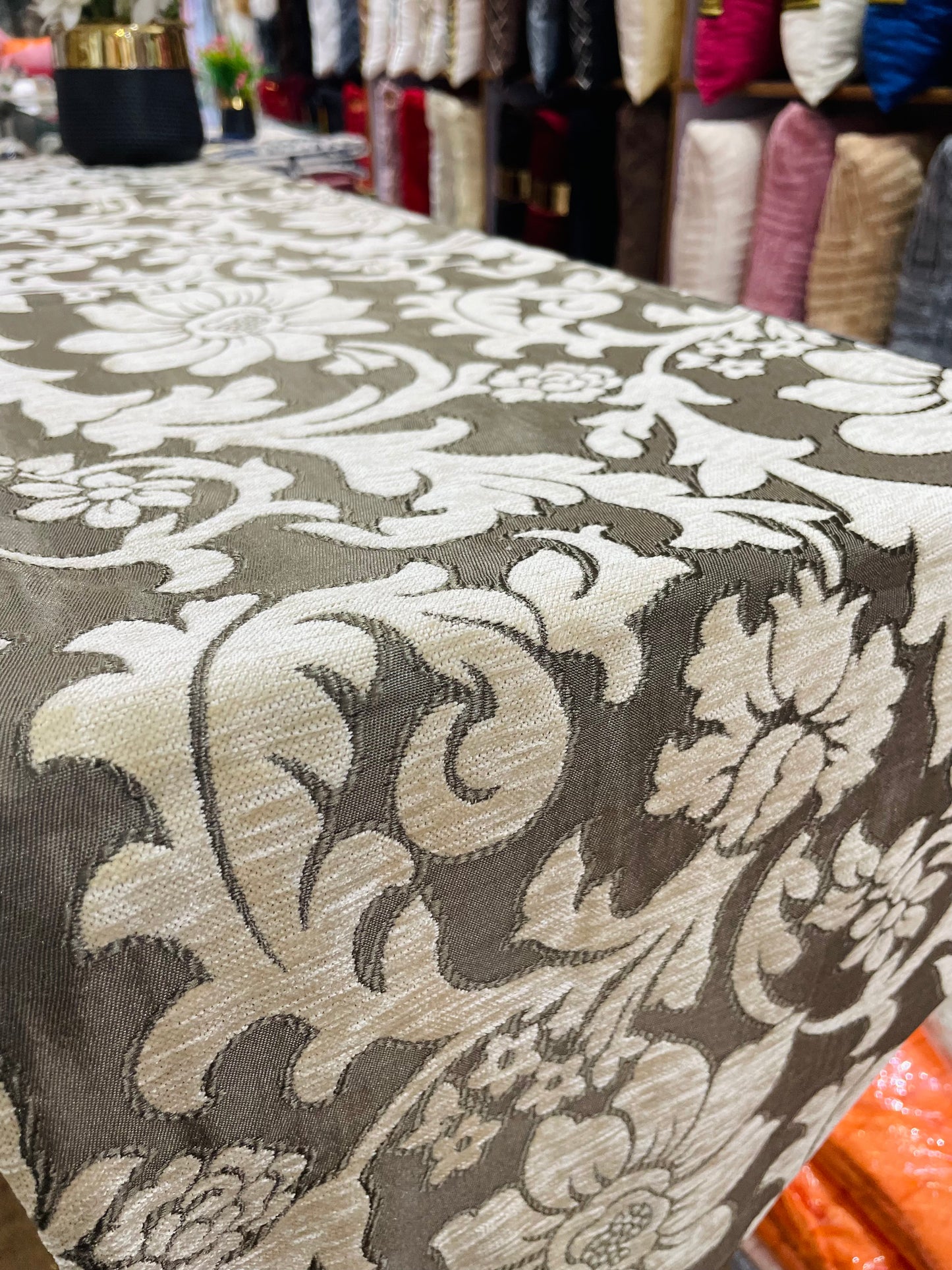 Velvet Jacquard Dining Table Runner