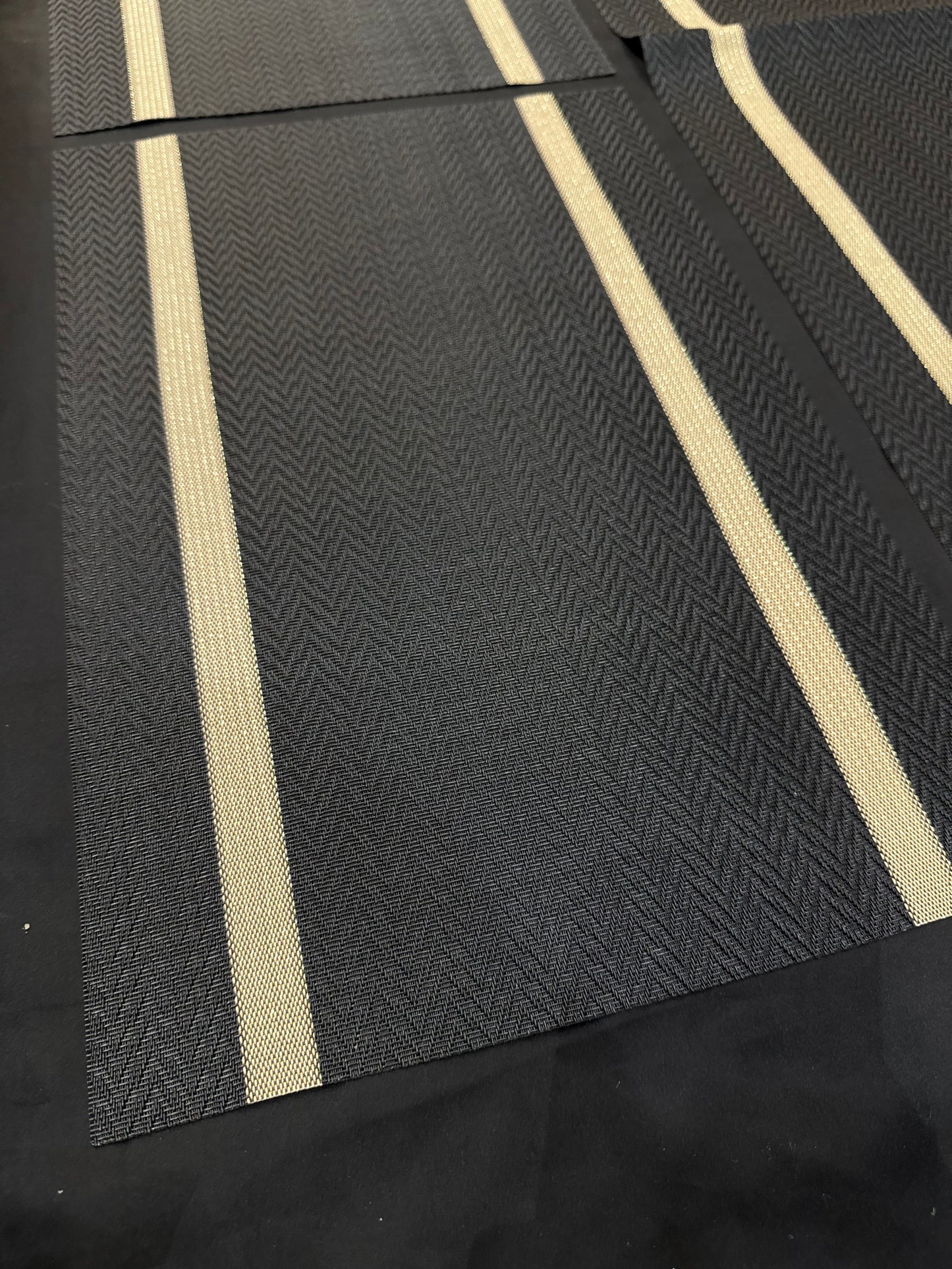 Chatai Plastic 7 PC SET ( 1 Runner & 6 Mats )