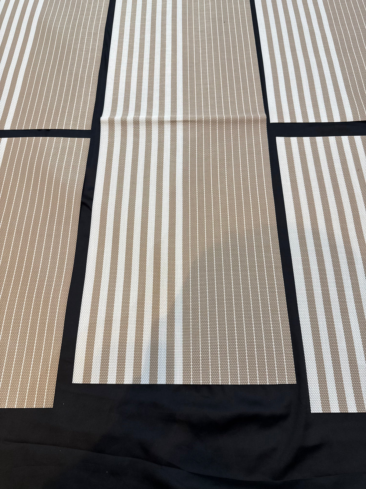 Chatai Plastic 7 PC SET ( 1 Runner & 6 Mats )