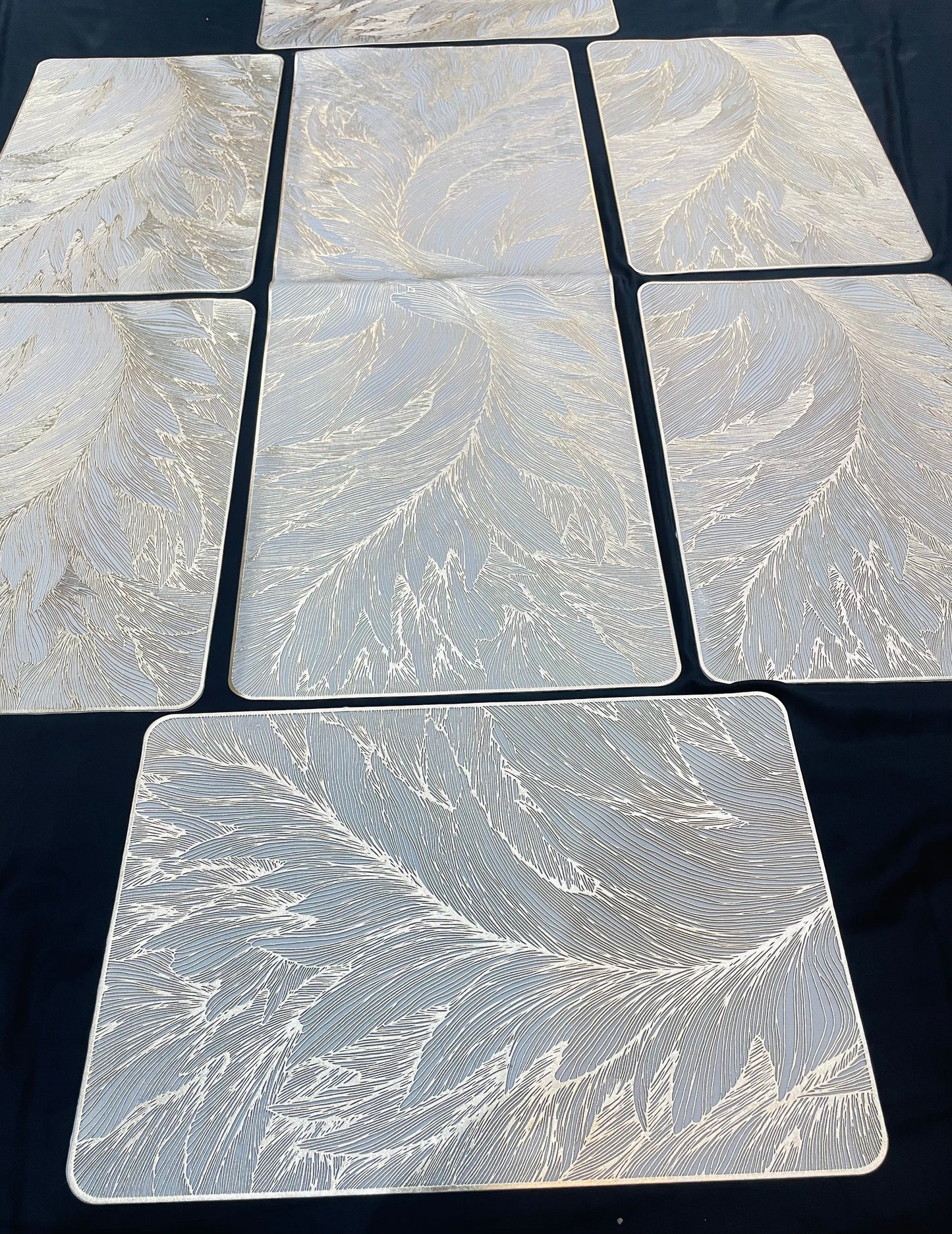 White Golden Plastic 7 PC SET ( 1 Runner & 6 Mats )