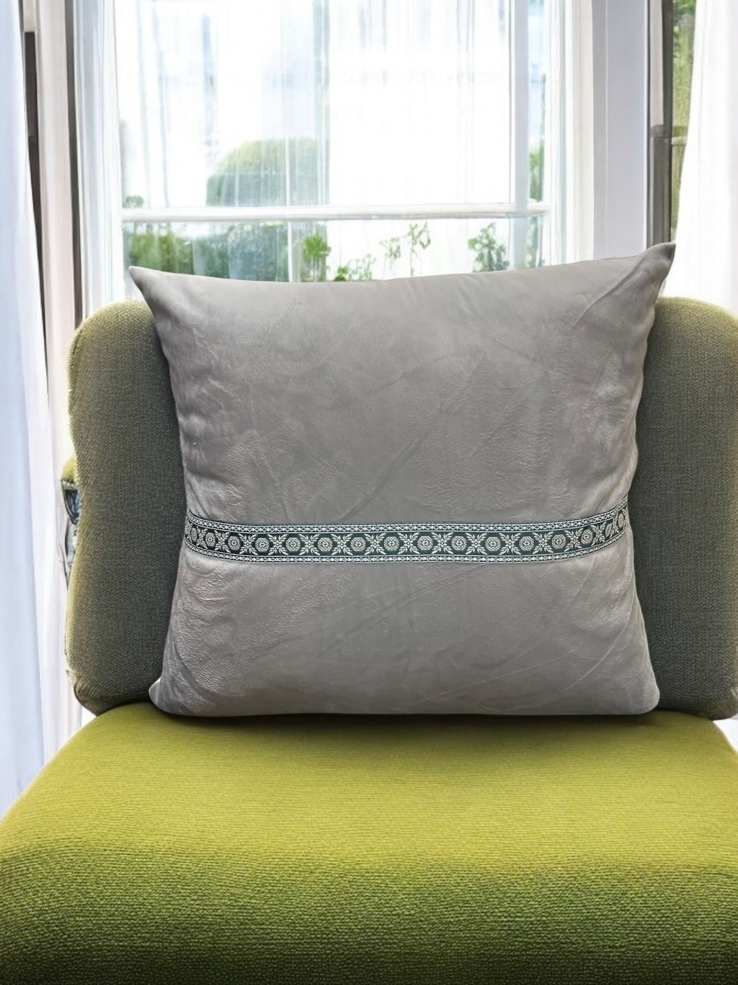 Velvet Single Mid Line 18x18 Cushion Cover ( Grey )