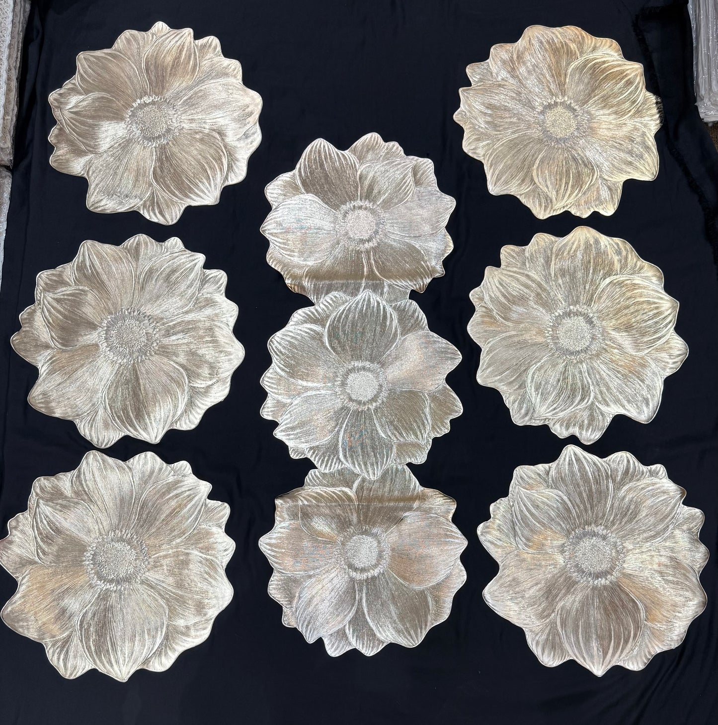 White Golden Plastic 7 PC SET ( 1 Runner & 6 Mats )