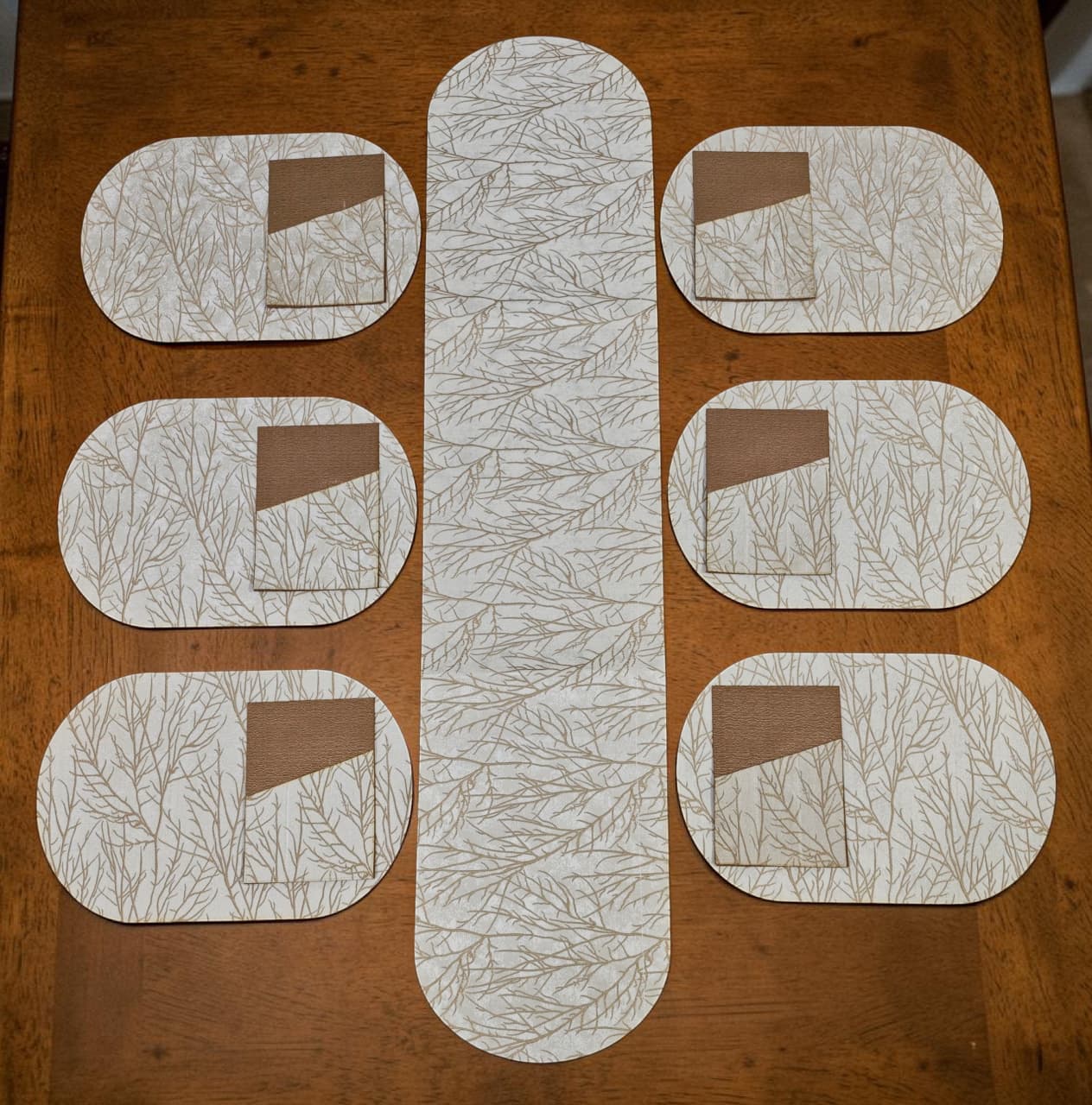 Shanghai Velvet Dining Mat 7pc Set ( 1 Runner, 6 Mats With Same Cutlery Holders)
