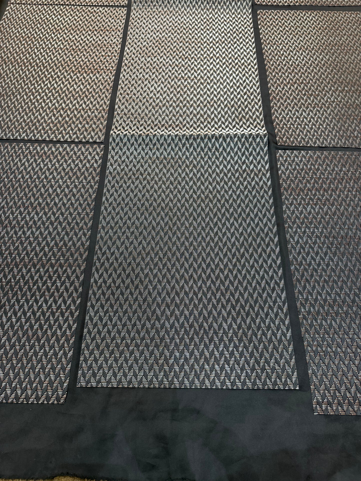 Chatai Plastic 7 PC SET ( 1 Runner & 6 Mats )