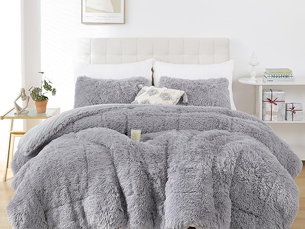 Shaggy 1 pc Soft Faux Fur Filled Quilt / Razai ( Light Grey ) King Size Ali Bedding Store