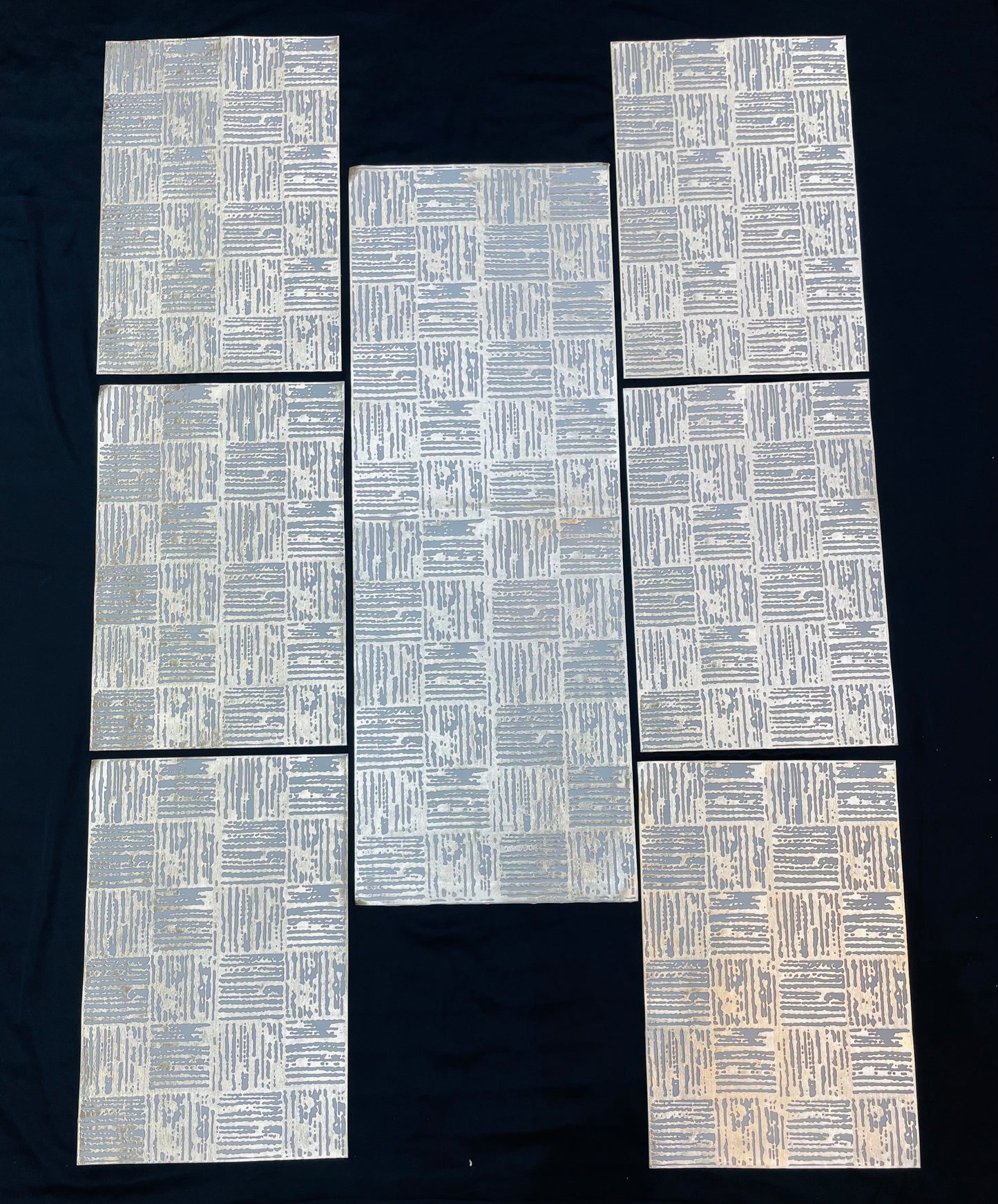 White Golden Plastic 7 PC SET ( 1 Runner & 6 Mats )