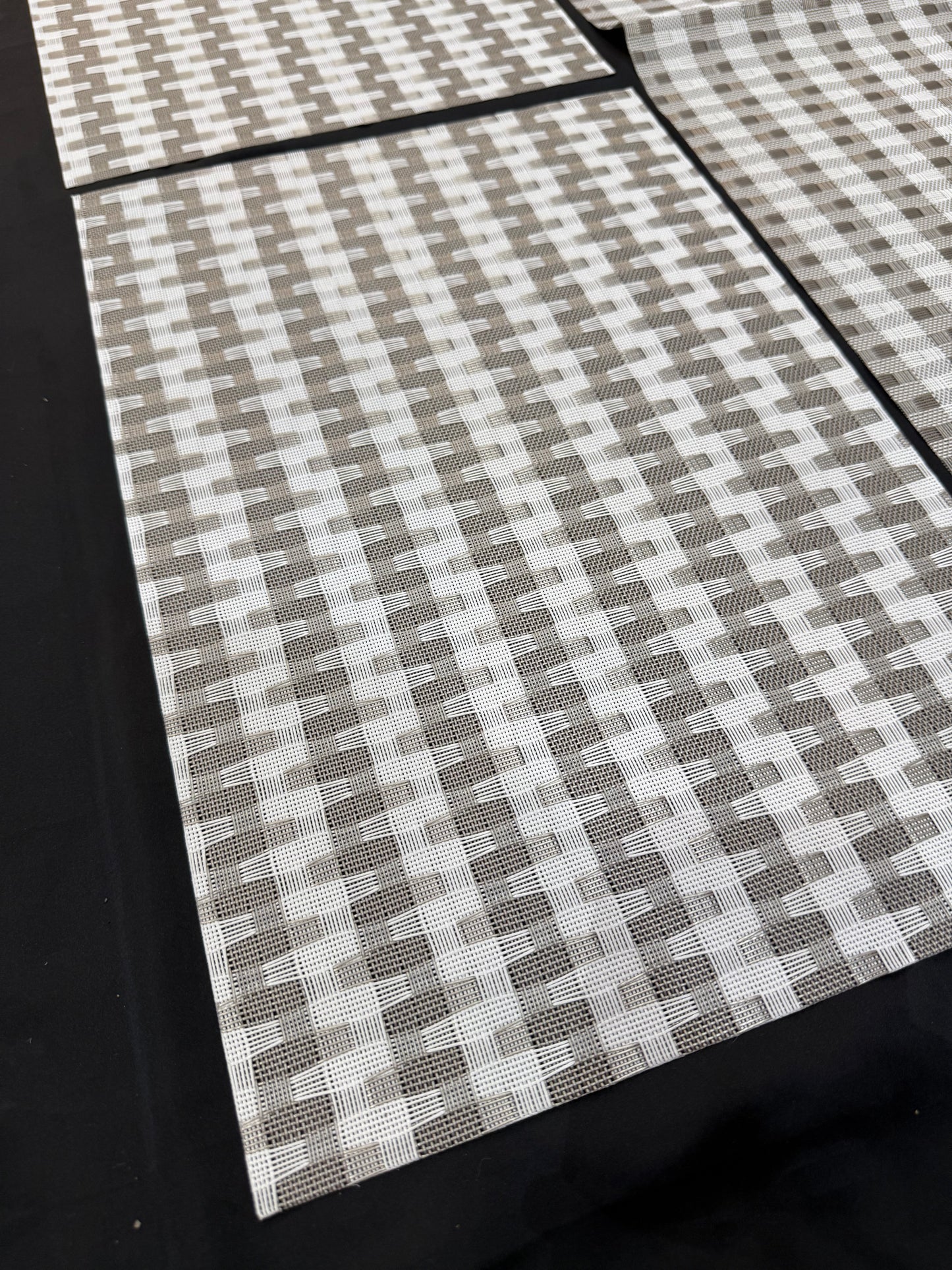 Chatai Plastic 7 PC SET ( 1 Runner & 6 Mats )